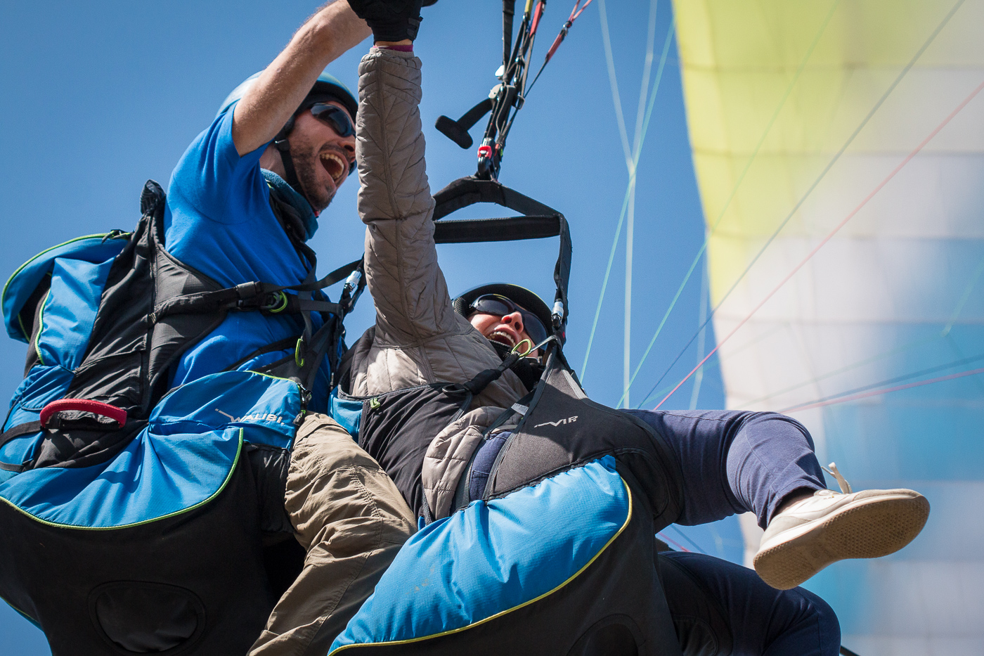 Mamma e figlio in volo