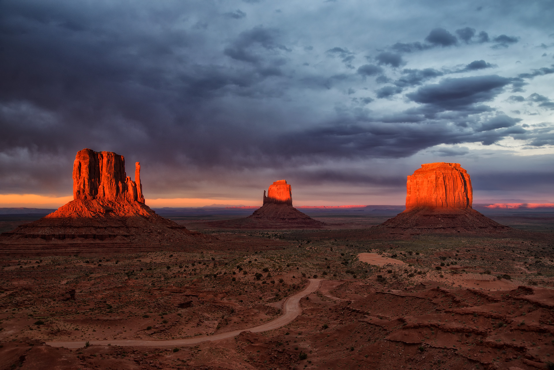 Monument Valley Sunset