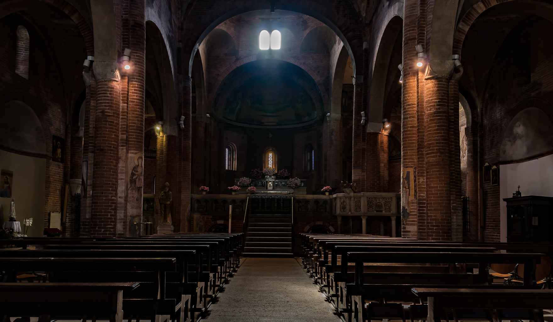 Interno chiesa di San Teodoro
