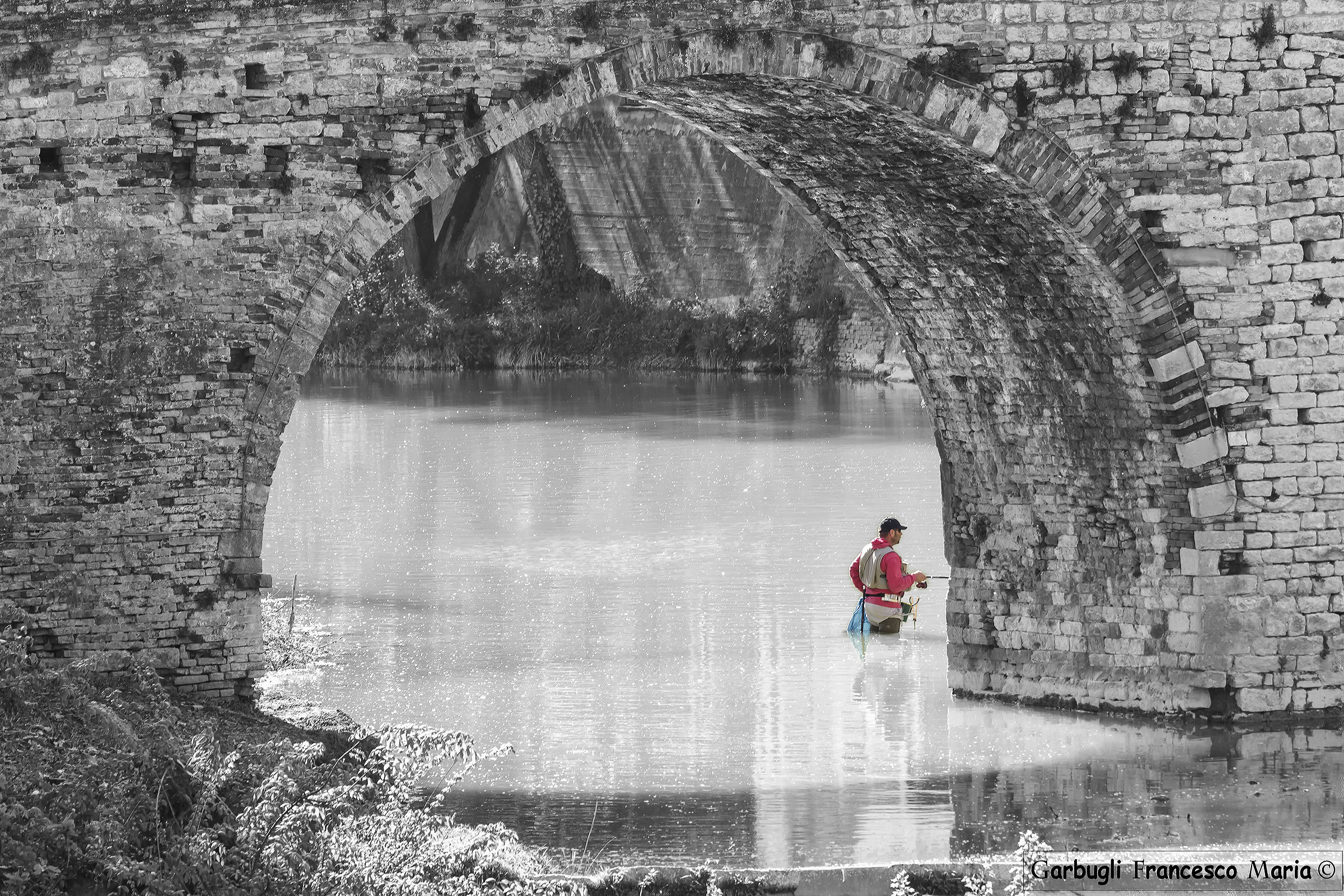 Punto rosso sotto l'arco