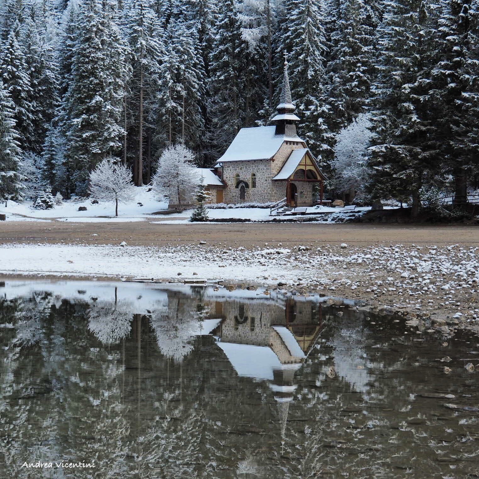 02:05 dí Lake Braies