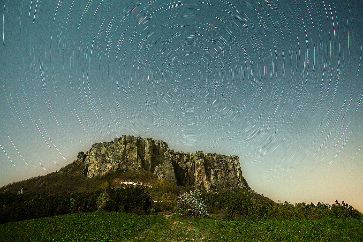 Star Trail Pietra di Bismantova