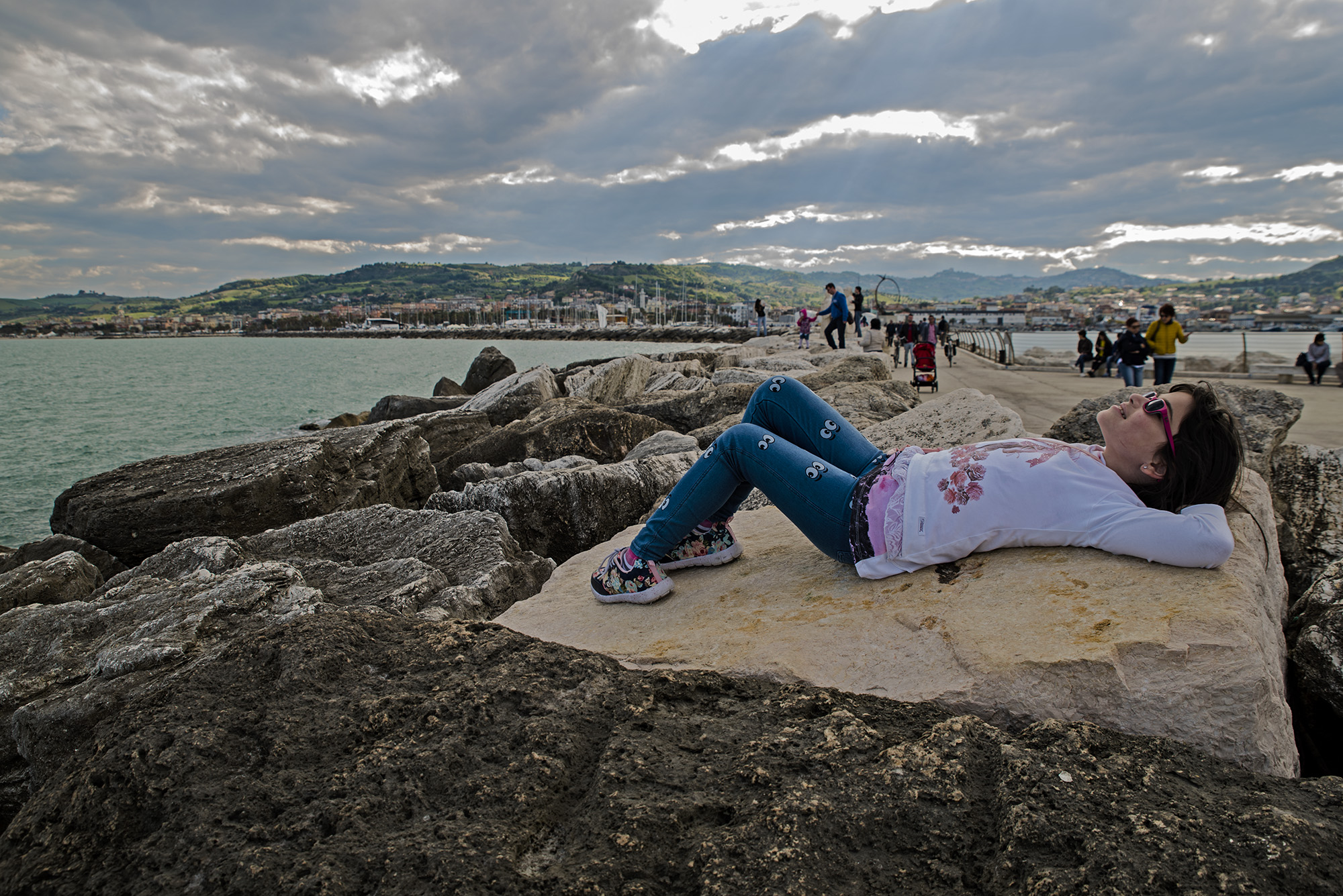 Looks at the thoughtful sky