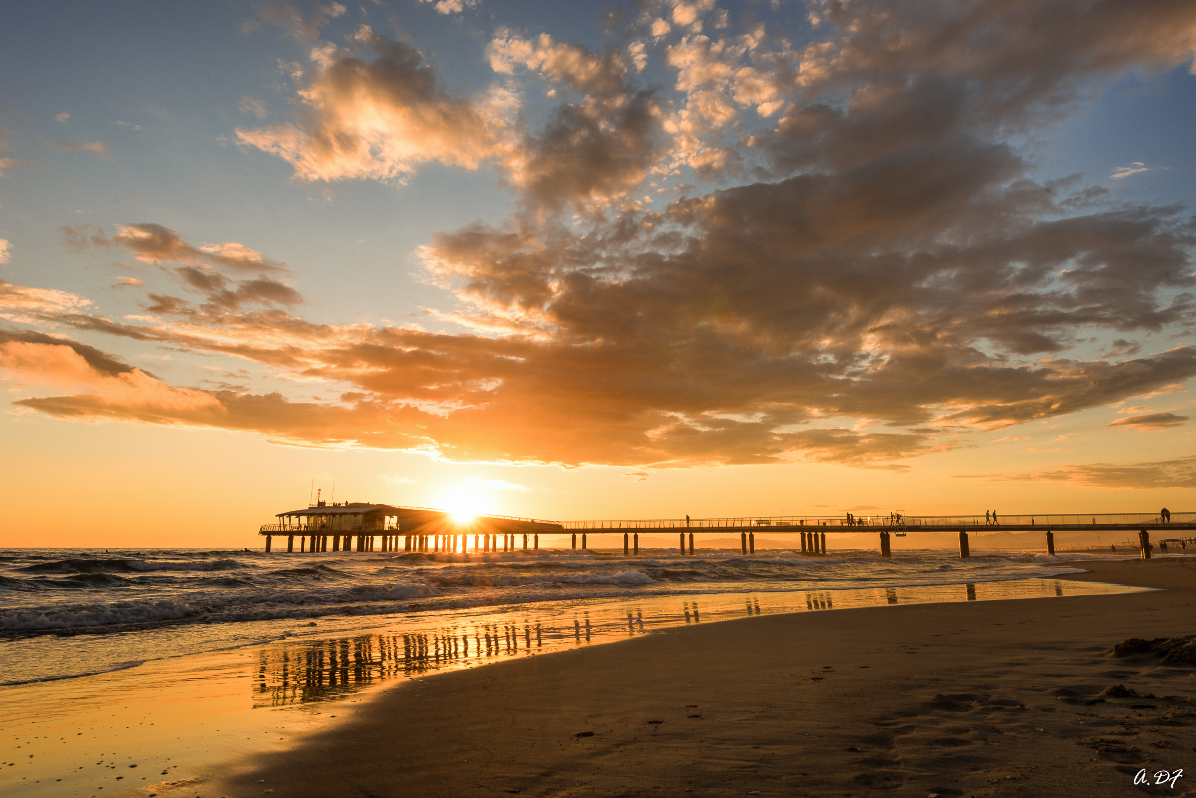 Waiting for the sunset at the Pontoon