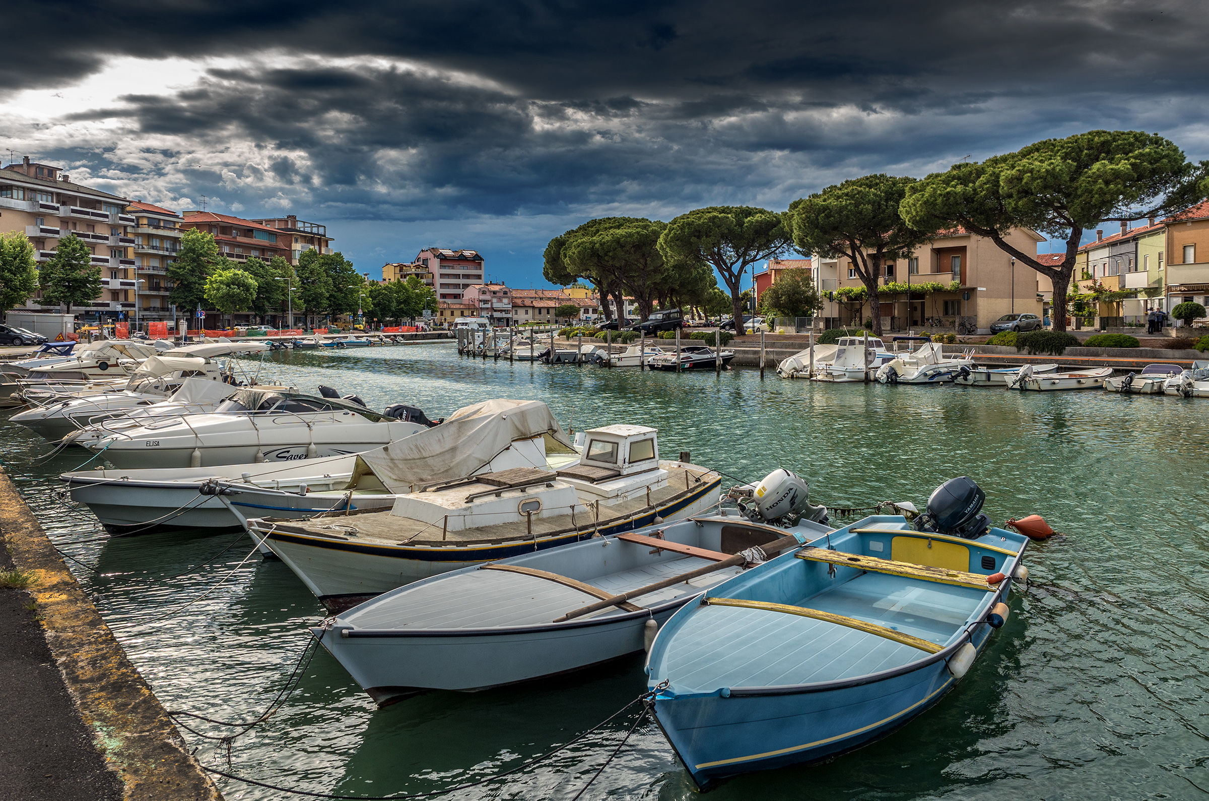 Nuvoloni sulla Darsena di Grado