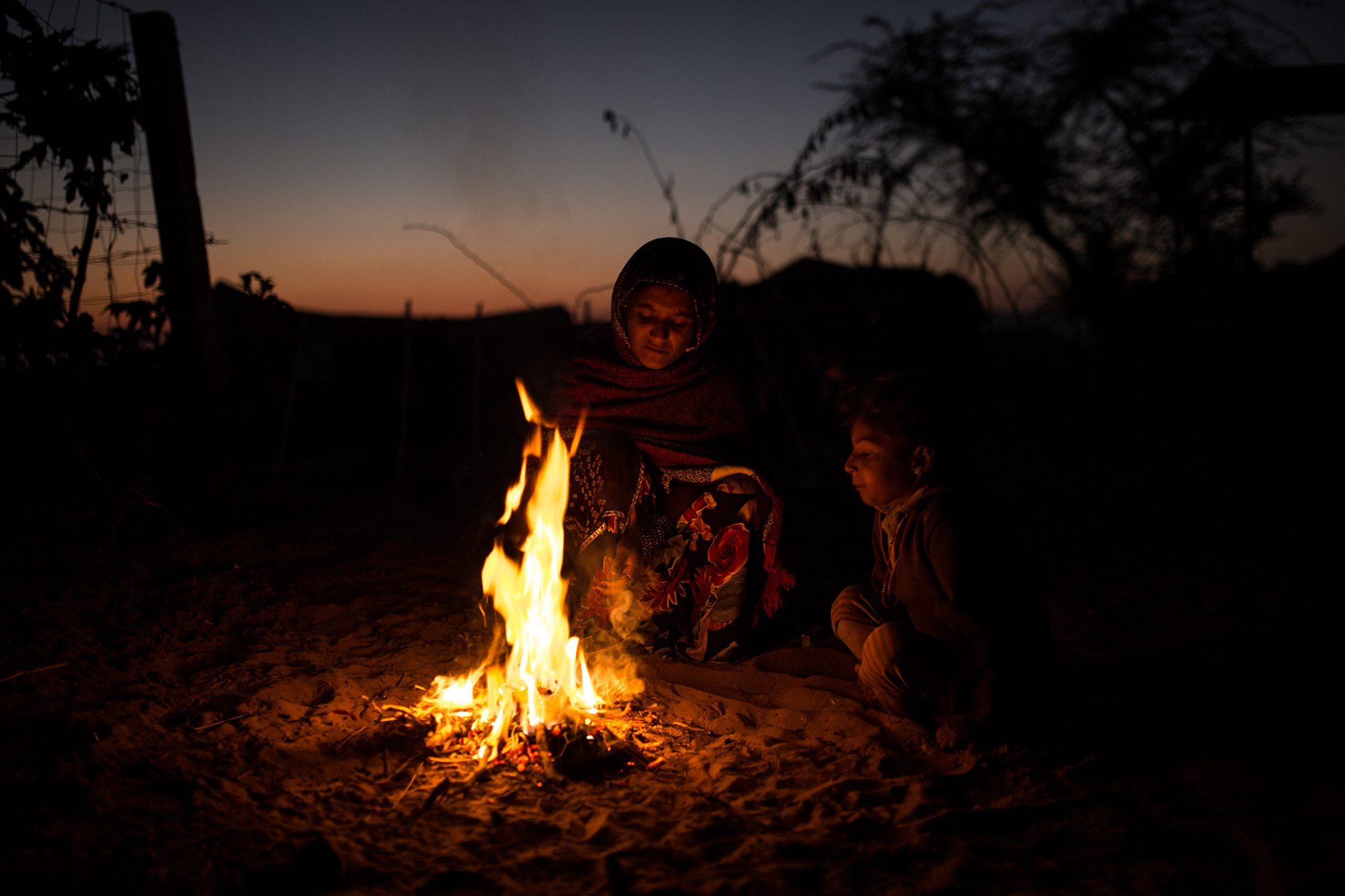 " Sunset in Pushkar " .. Madre e figlia..