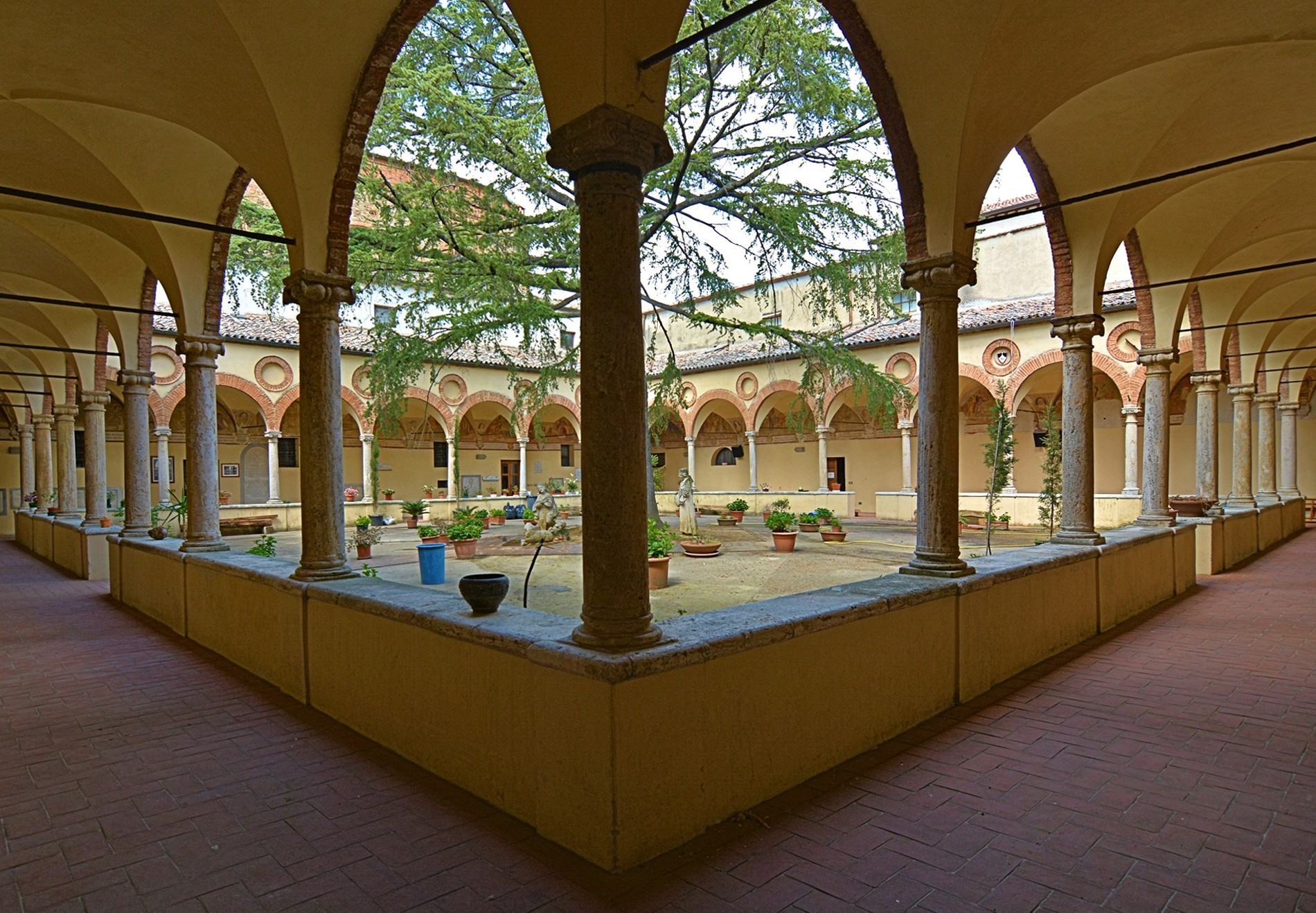 Chiostro Chiesa S.Agnese - Montepulciano