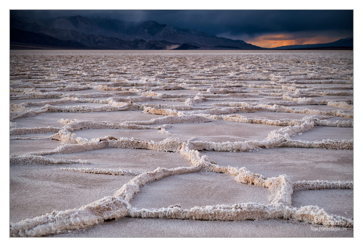 Tempesta lontana a Badwater