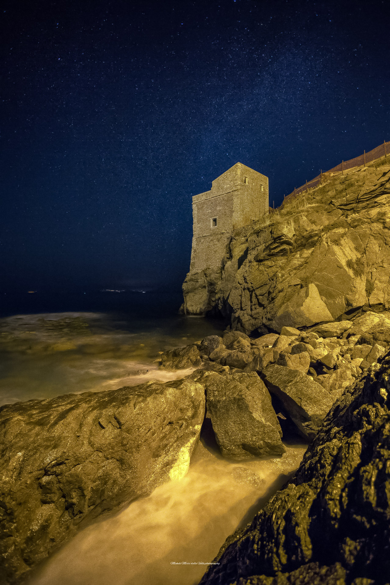 Timida via Lattea sulla Torre delle Ciavole