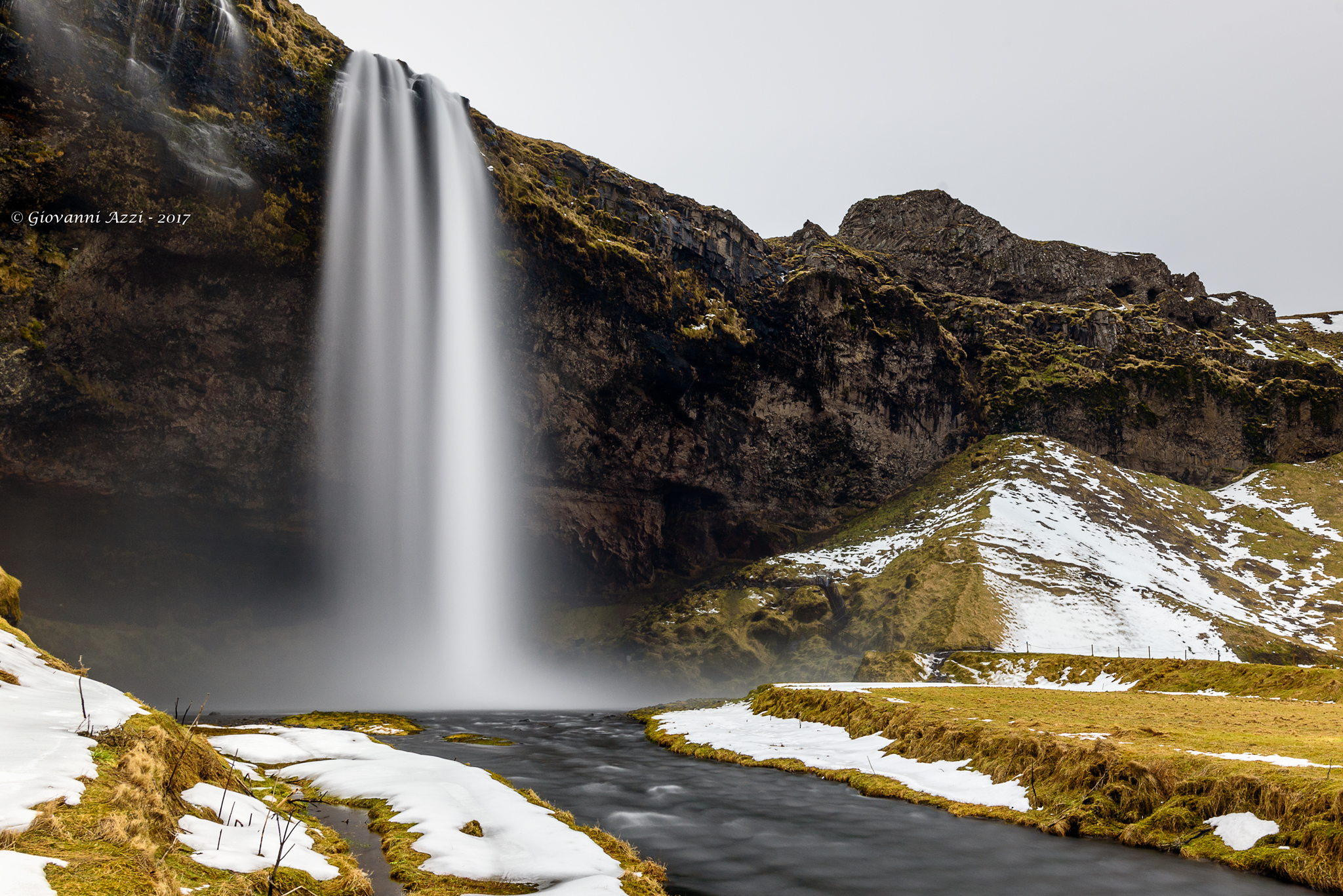 Ammirando Seljalandsfoss 2
