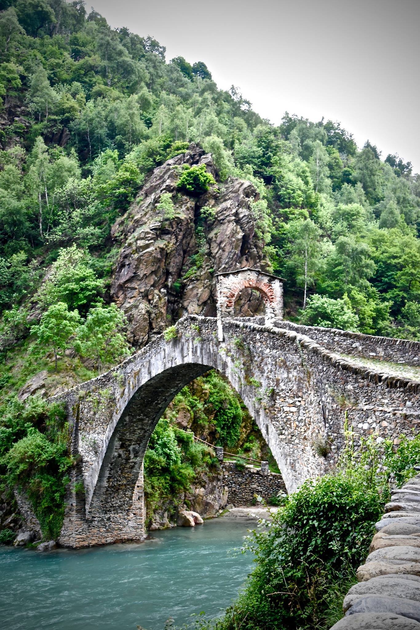 Lanzo and its bridge ...