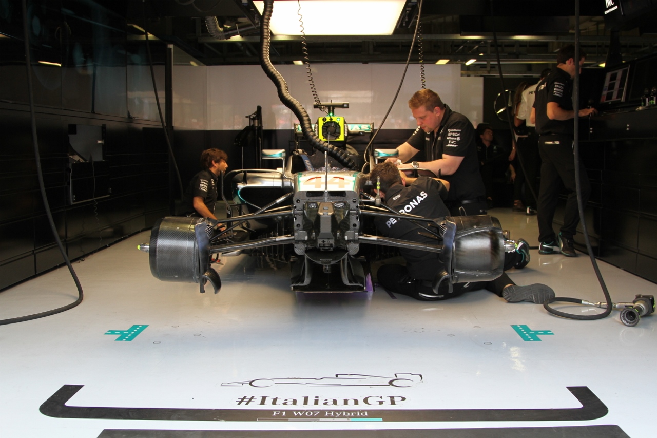 Monza F1 - Settembre 2016 - Lavori al box