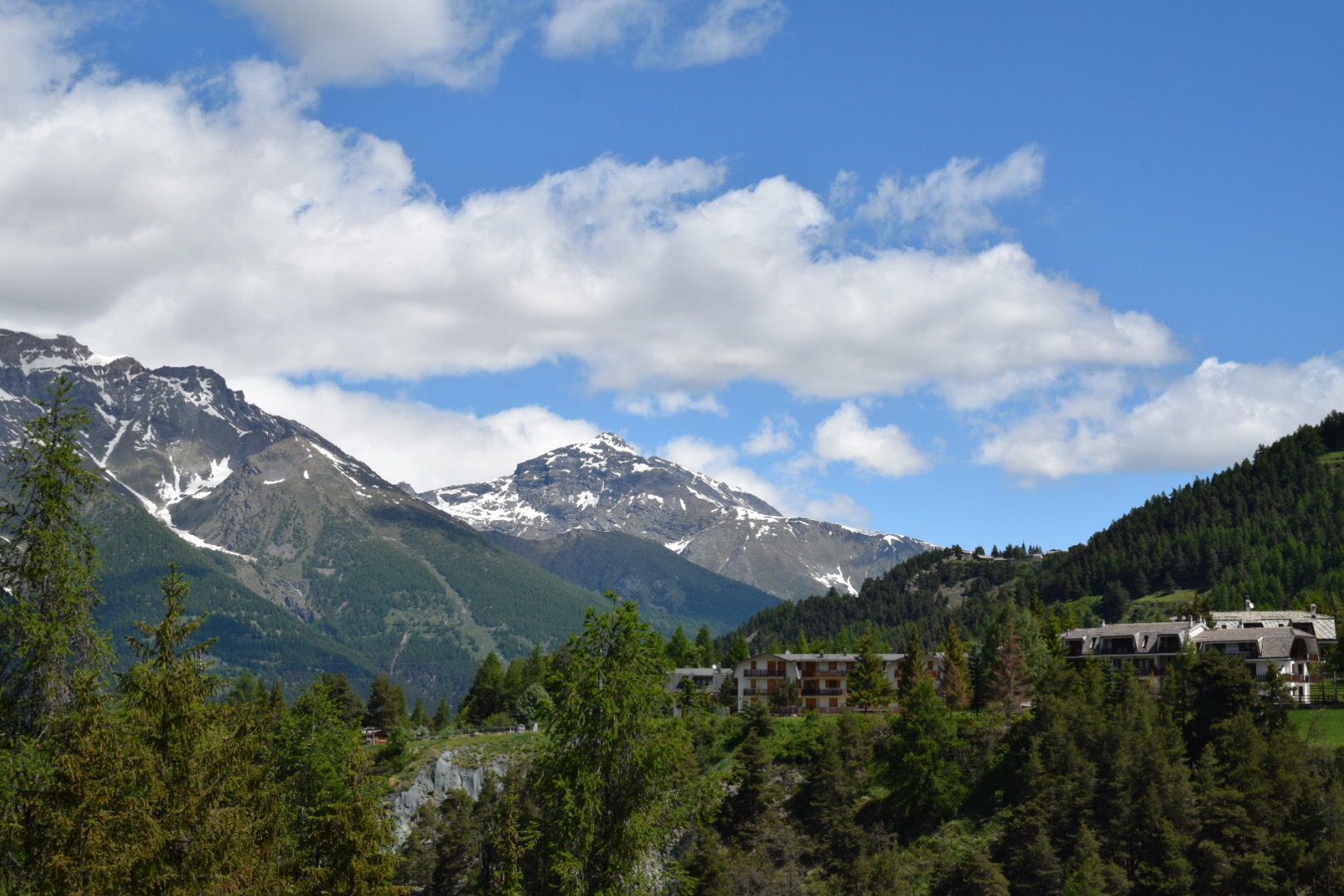 Walking around to Sauze D'oulx