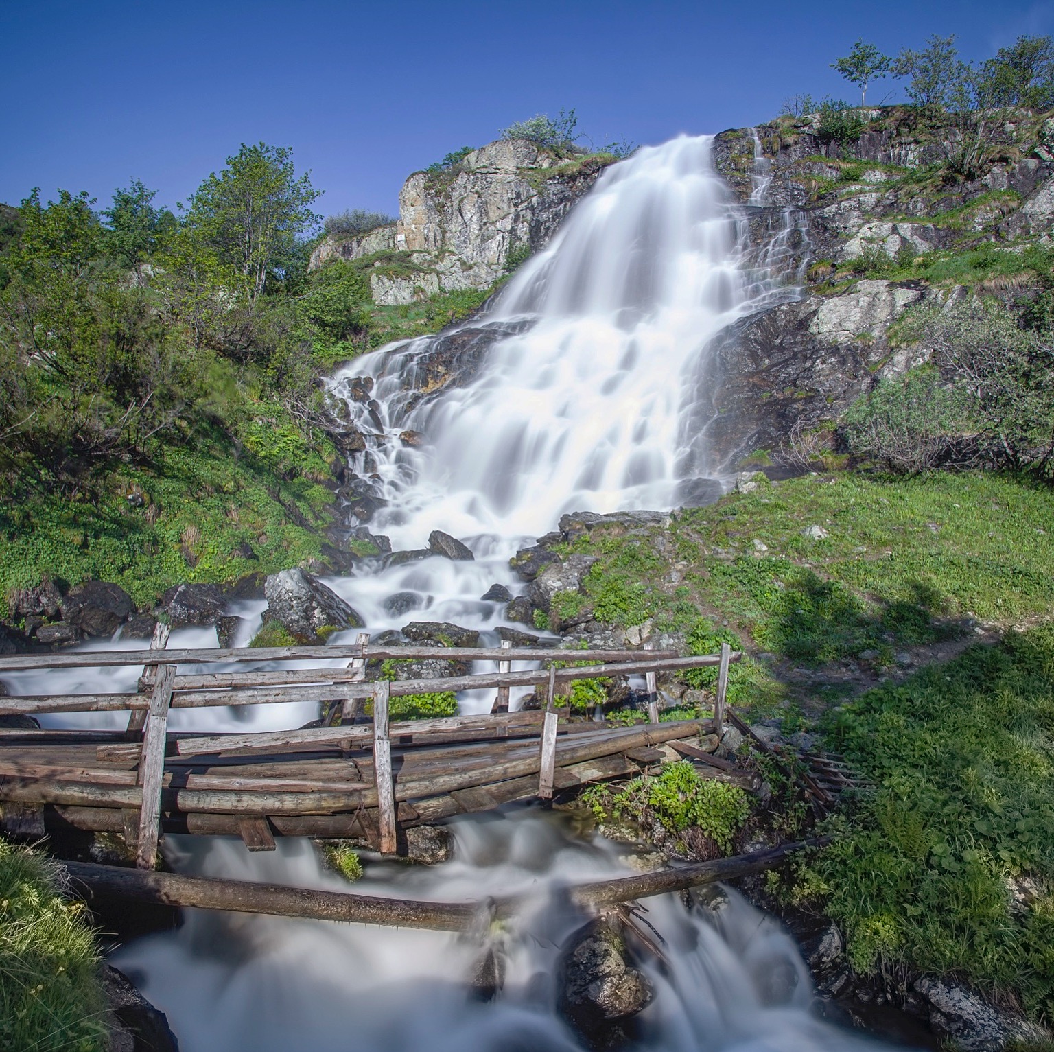 Pistachios waterfall