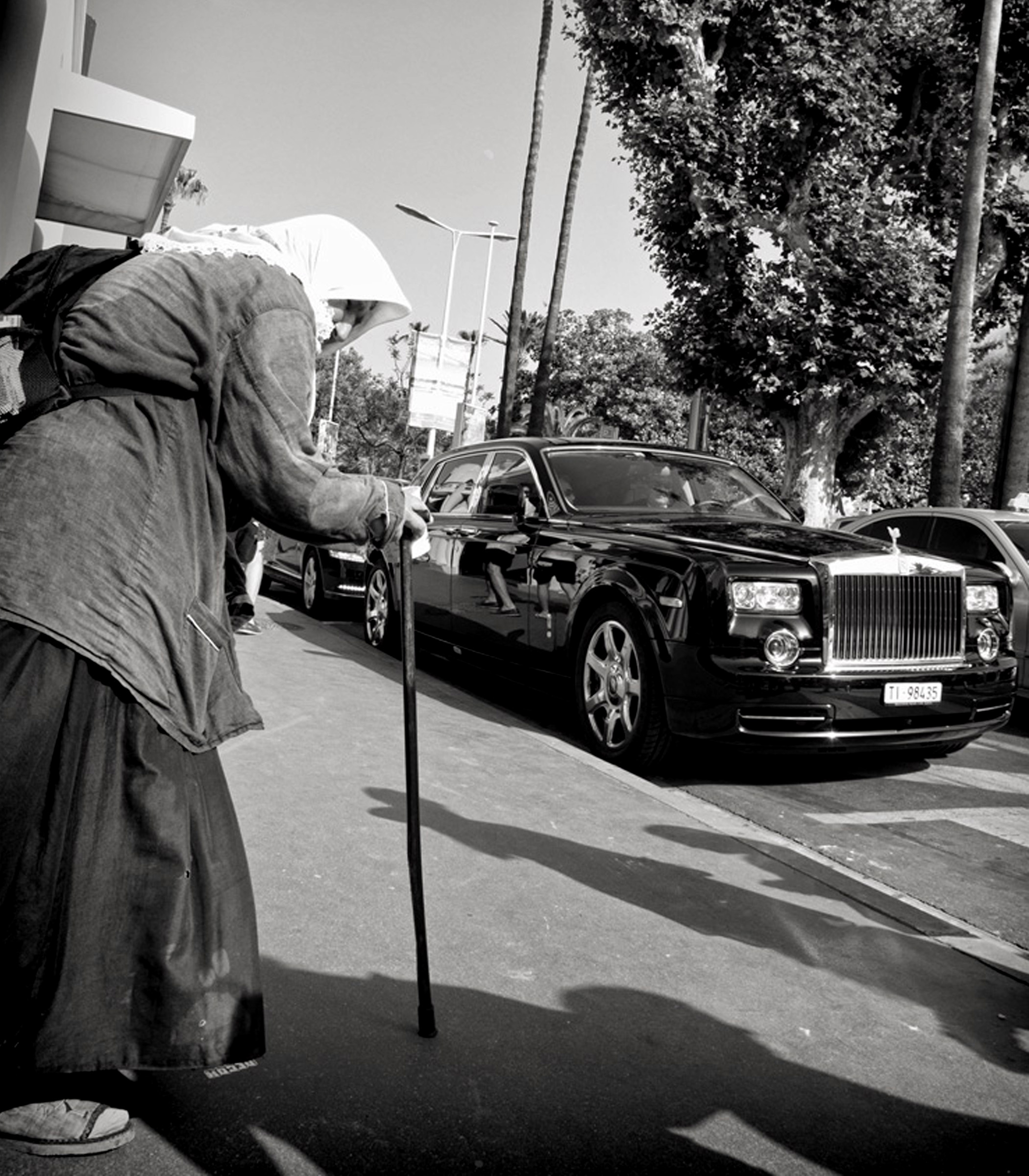 Monaco. Wealth and poverty.