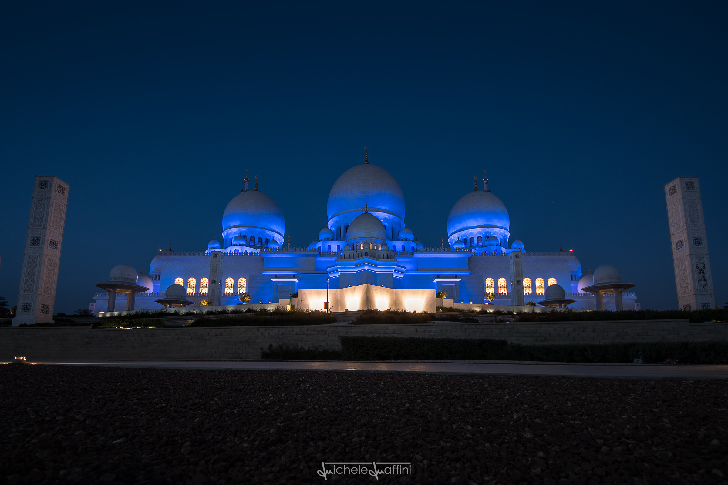 Abu Dhabi - Night in the Grand Mosque