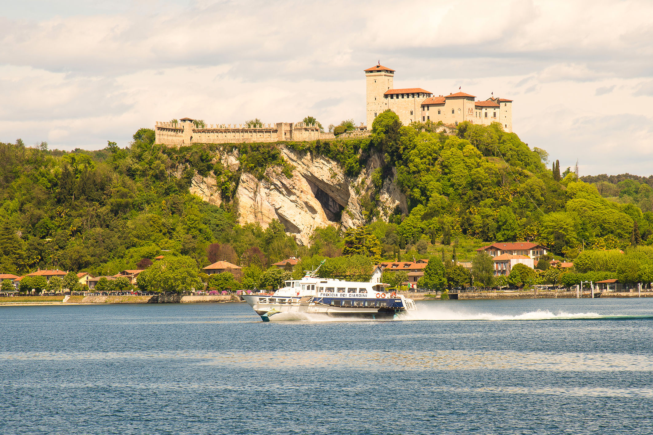 arona (lago maggiore)