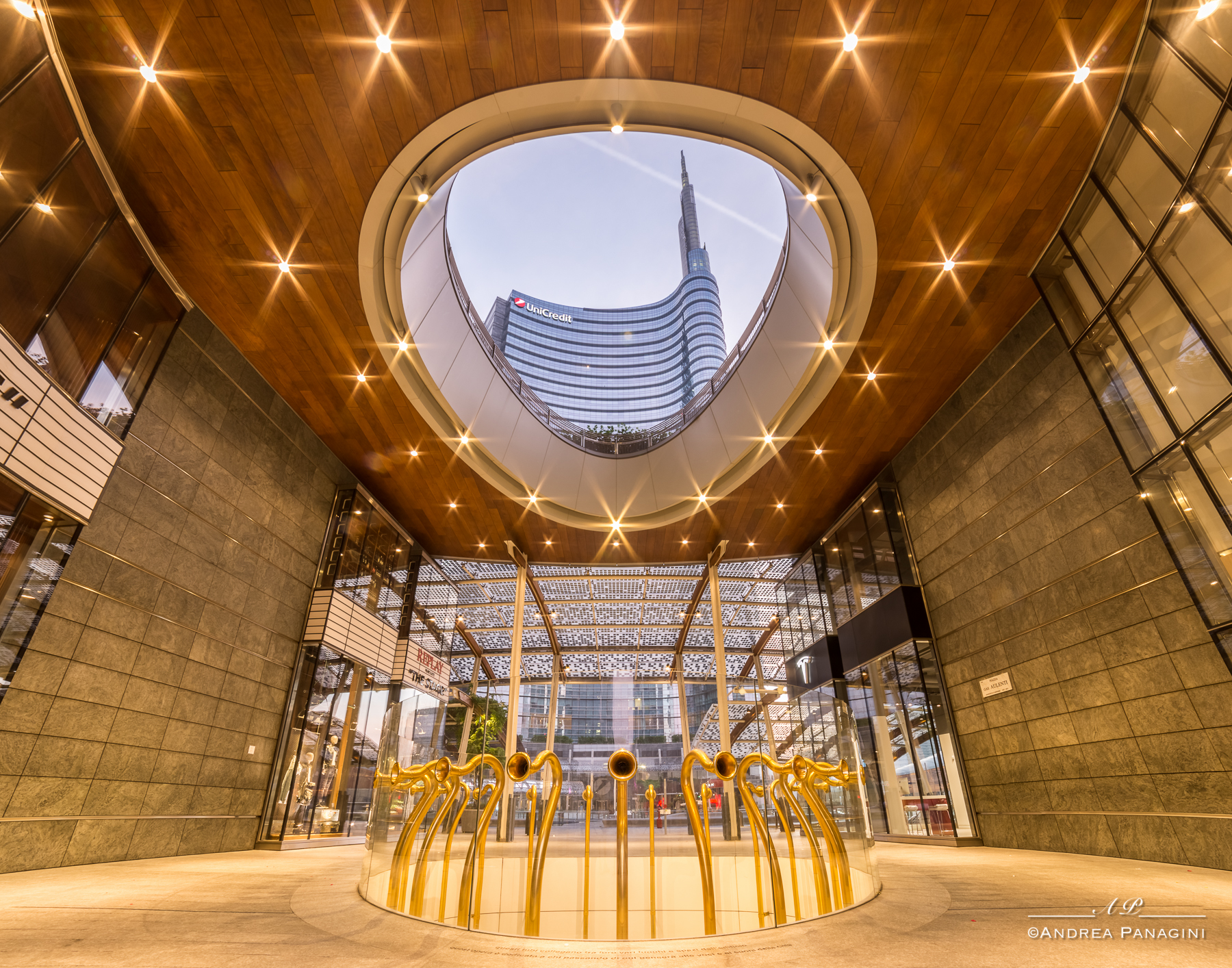 Alba in Piazza Gae Aulenti