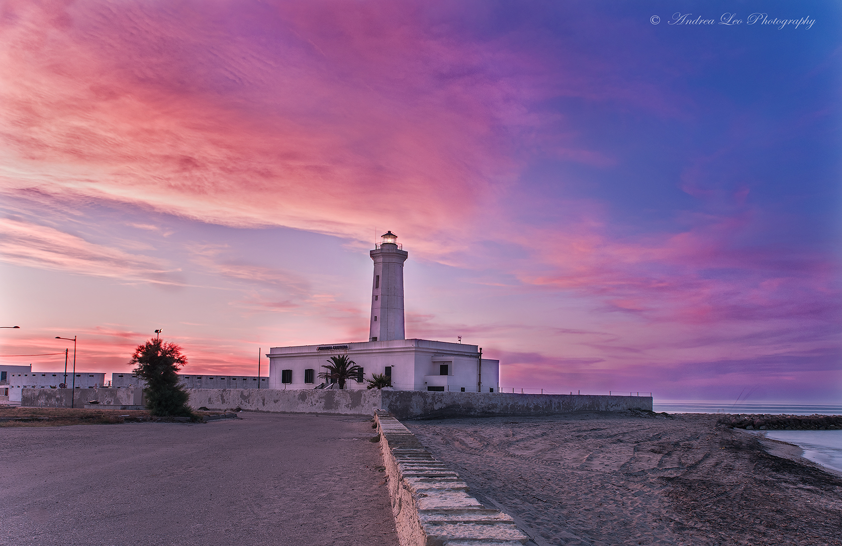 Faro di San Cataldo al tramonto