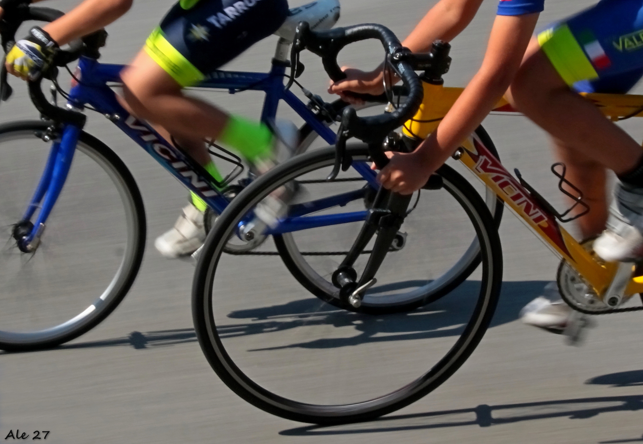 ... close neighbors ... towards the finish line!