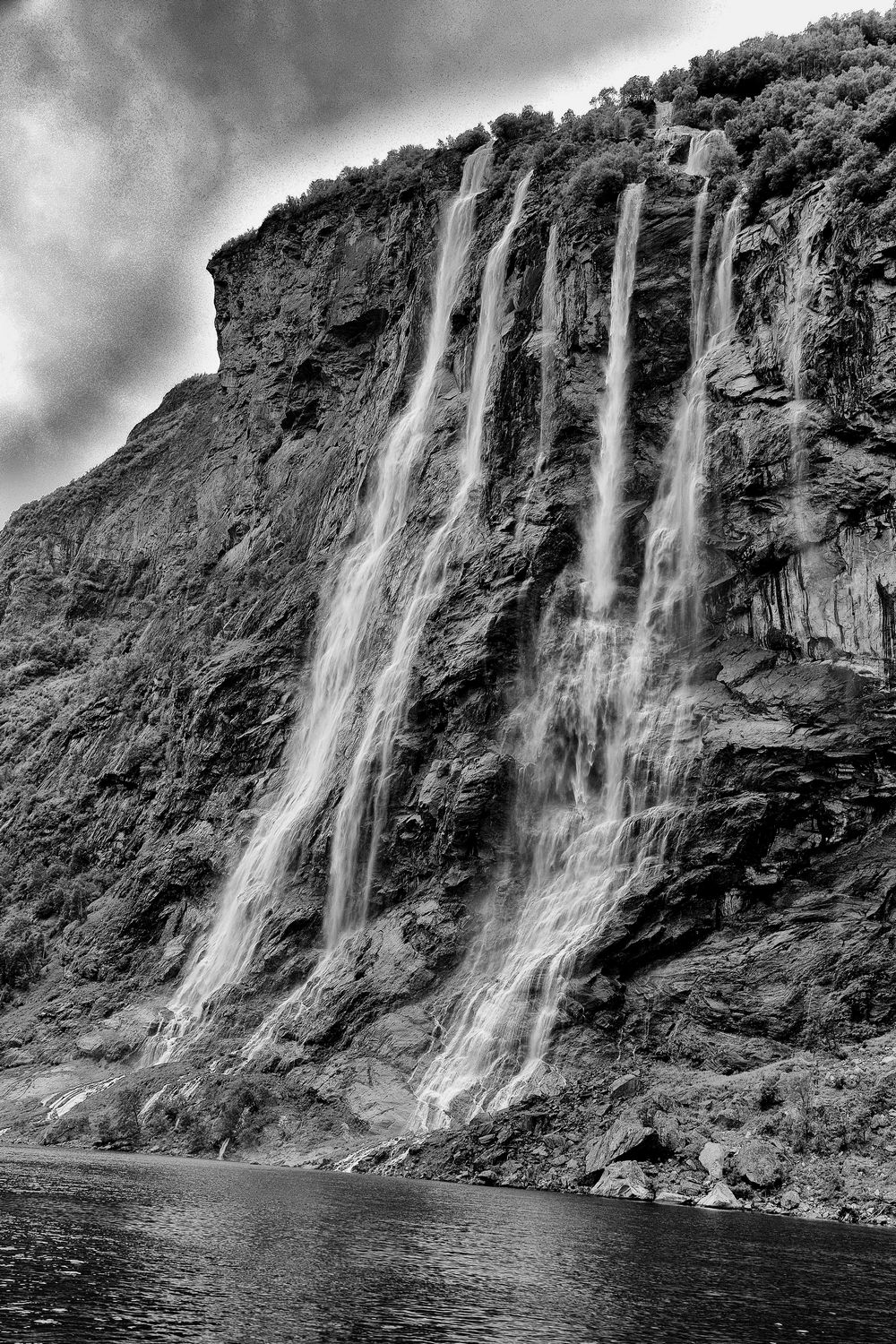 Geiranger - The 7 black and white sisters