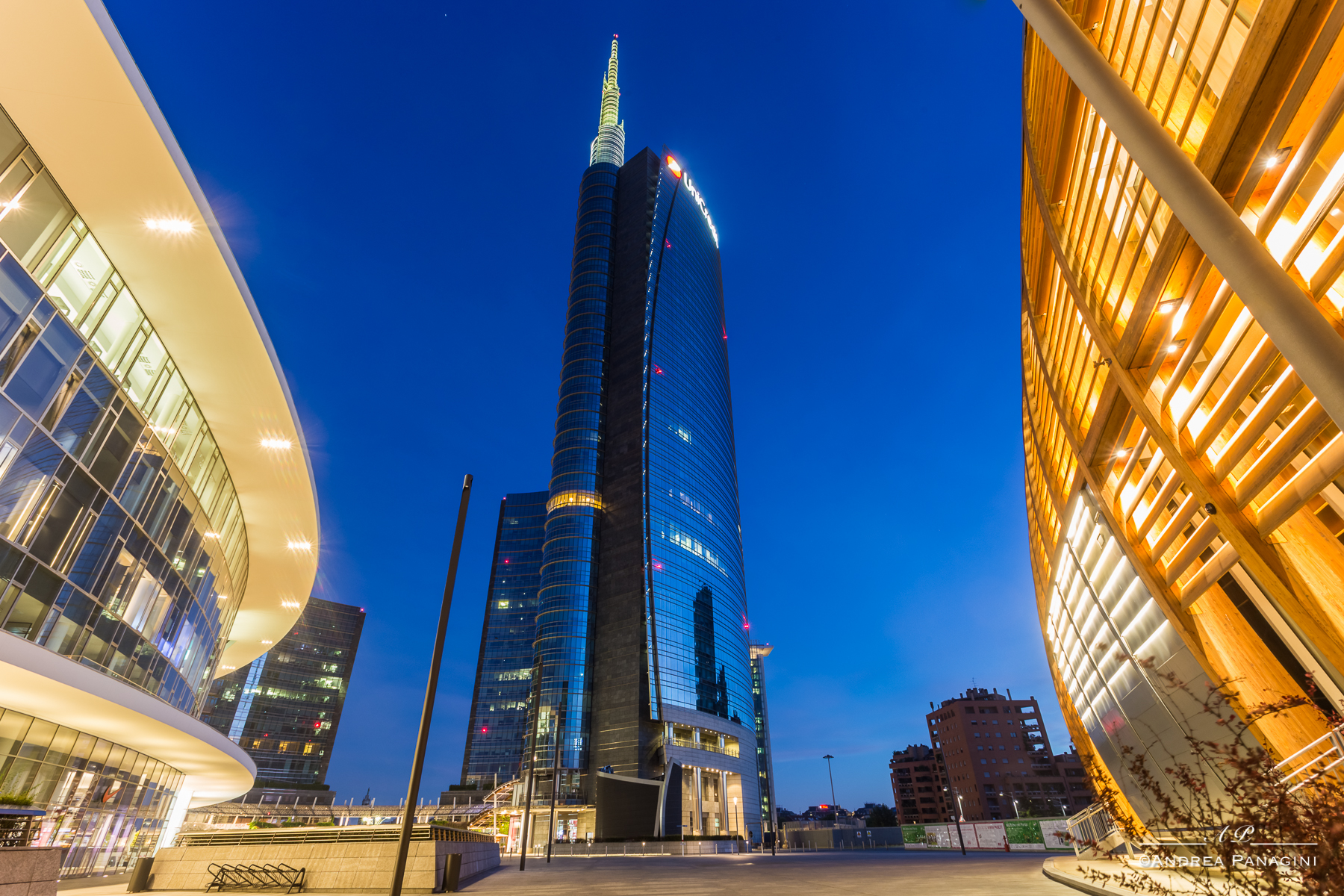 La torre che rispecchia