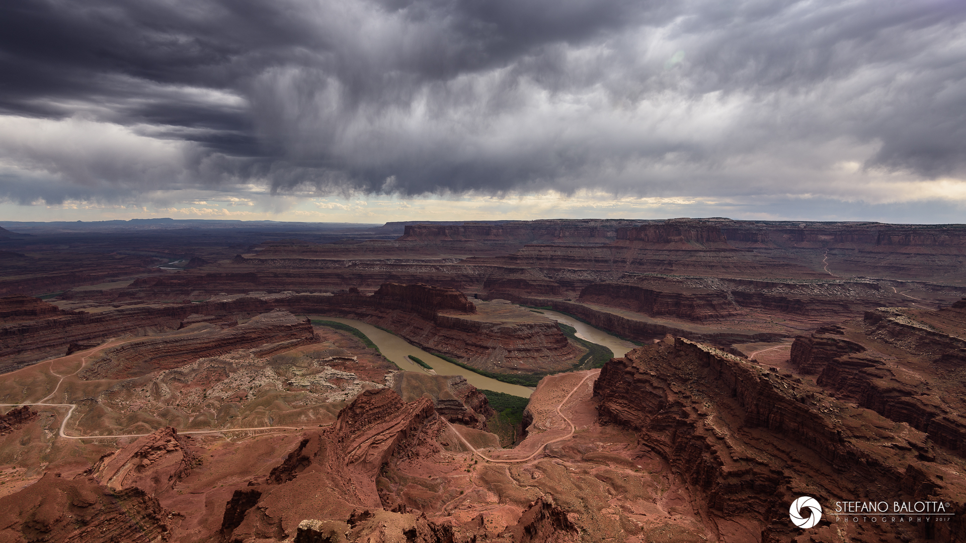 Storm at the horizon