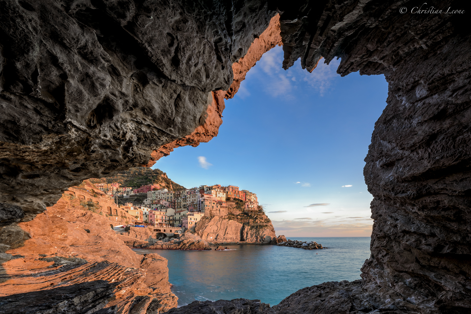 Manarola frame in the rocks