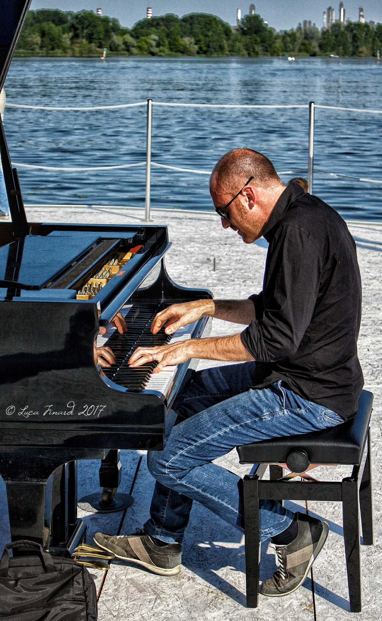 Pianist on the lake