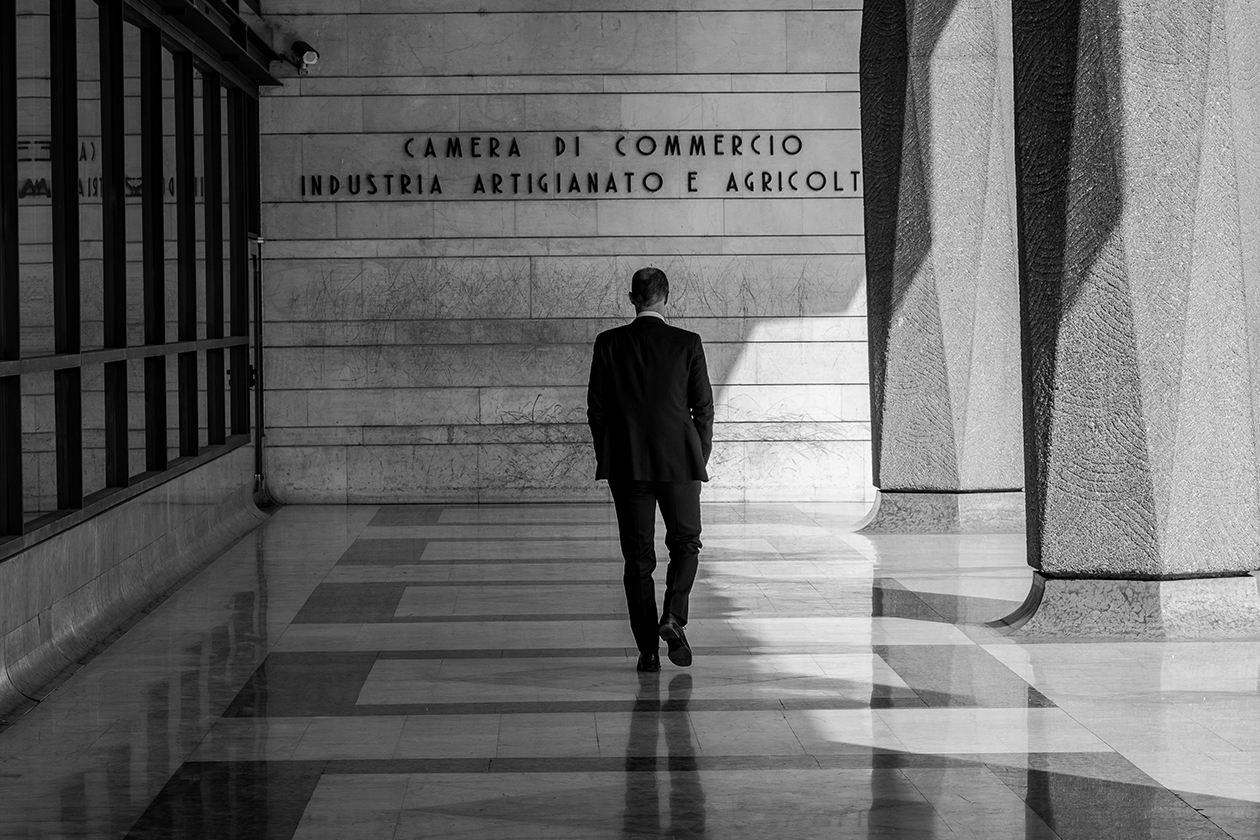 The solitude of the manager