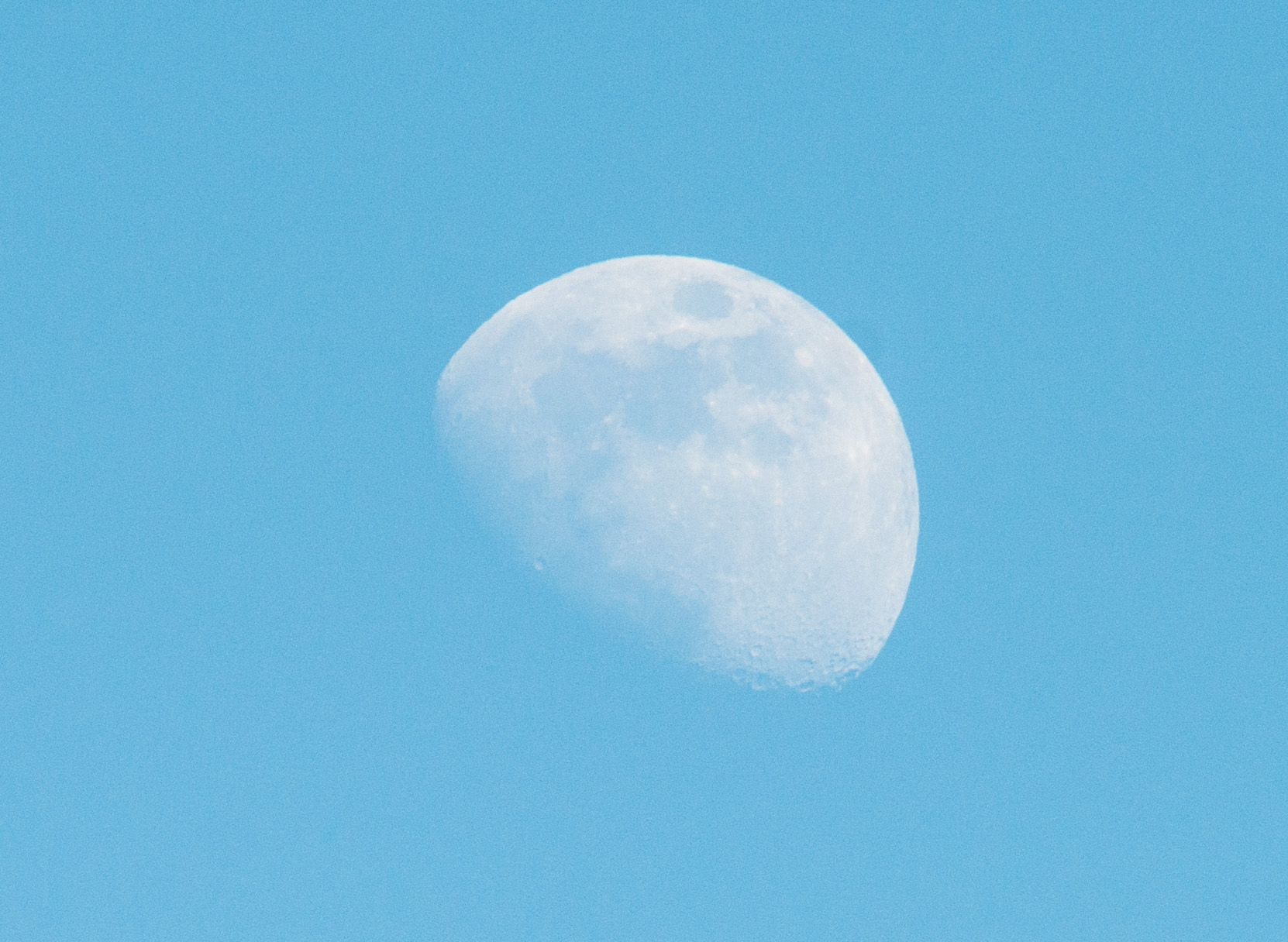 Mezza luna di giorno