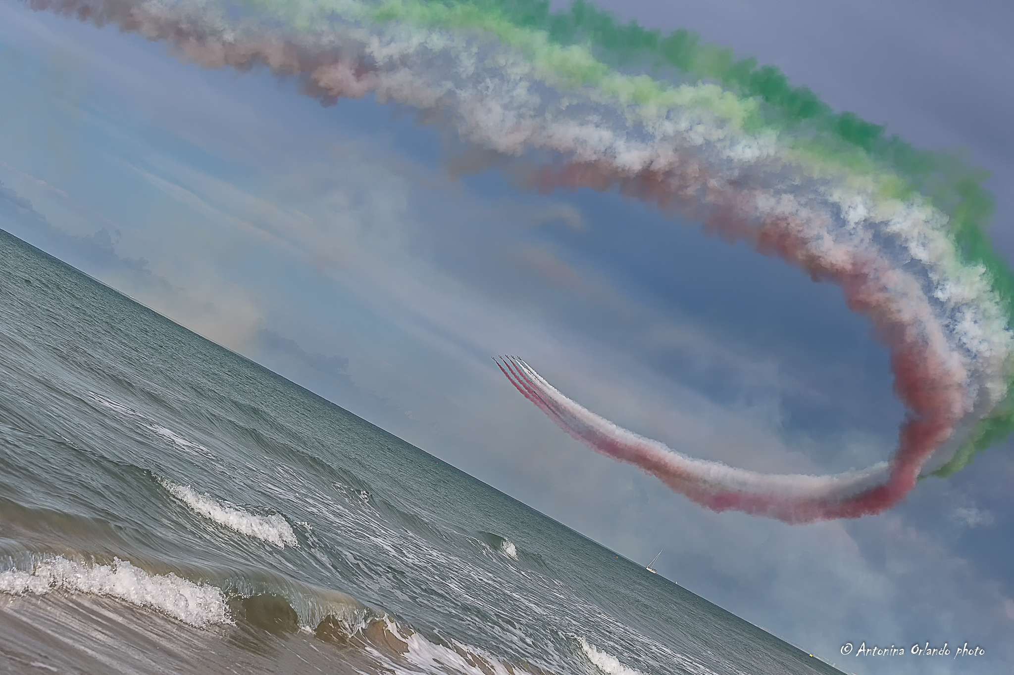Tricolor arrows on the sea
