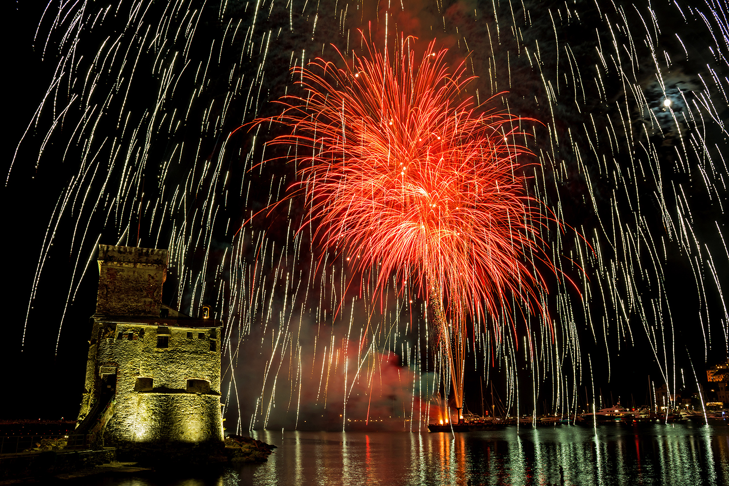 Una pioggia di luci sul castello