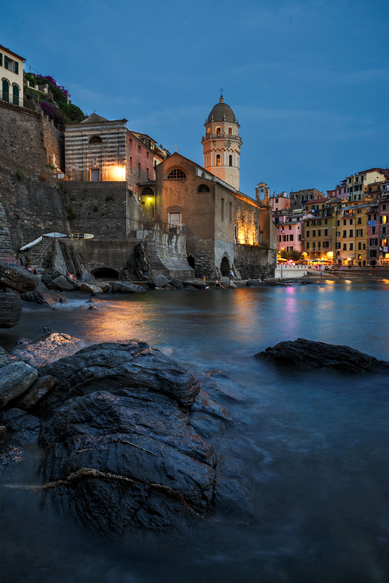 Vernazza ora blu