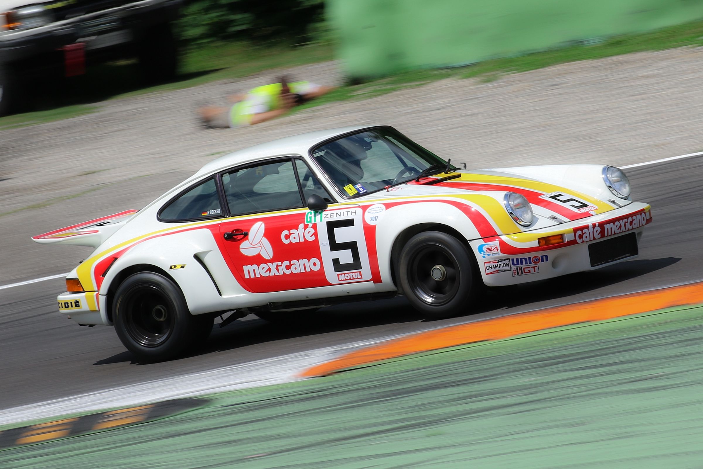 Photographers (in the background ...) Top!