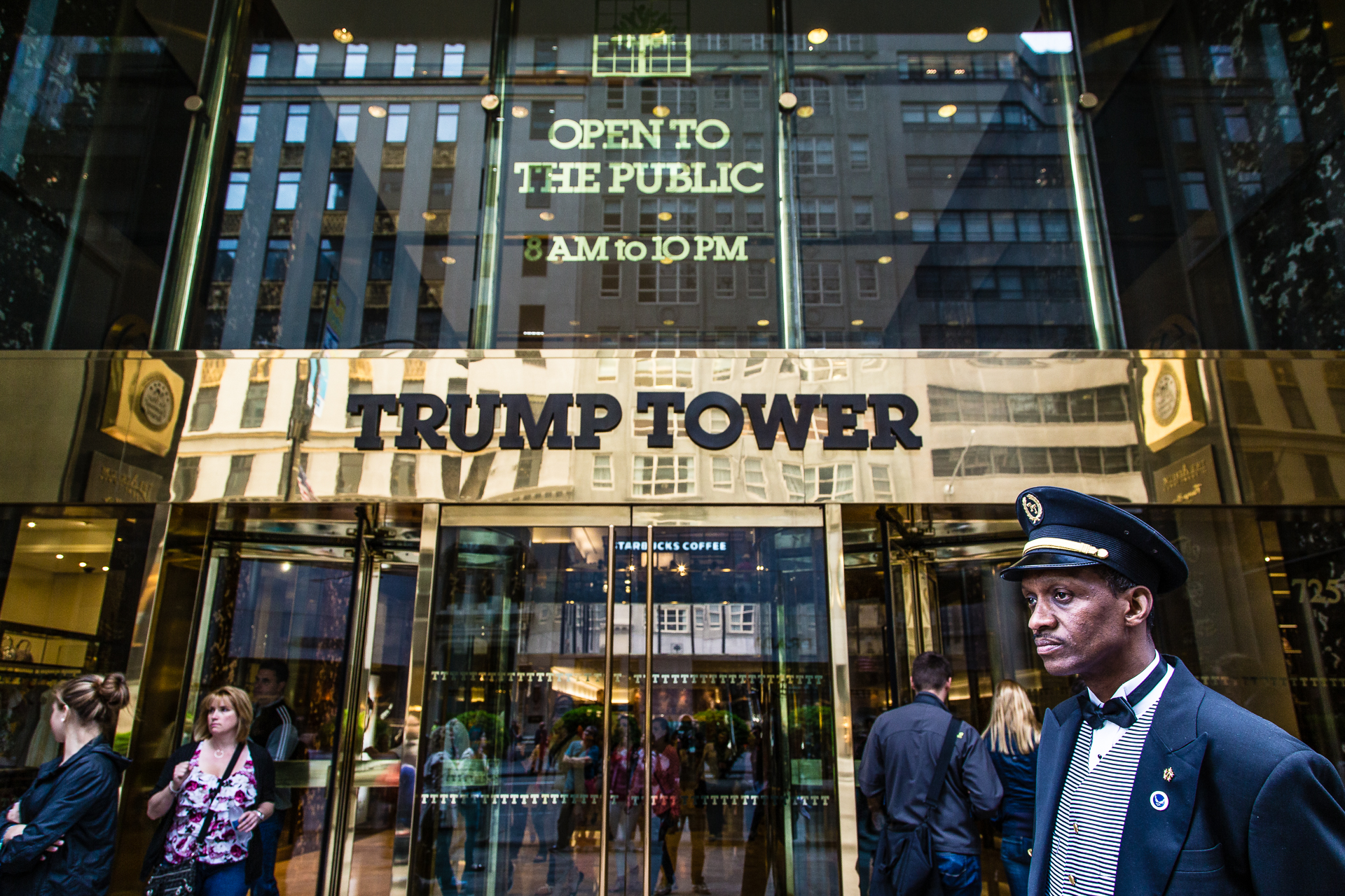 NewYork- Il portinaio della Trump Tower