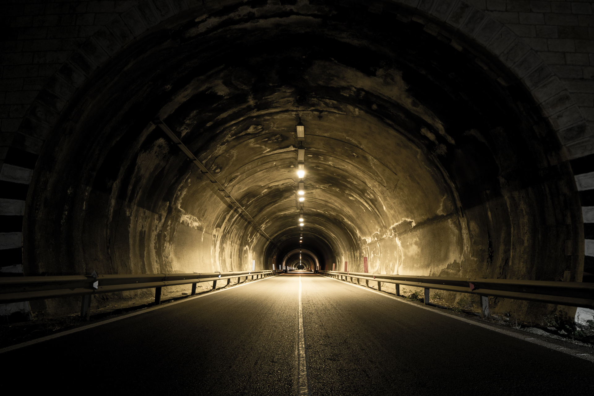 Prima o poi usciremo dal tunnel