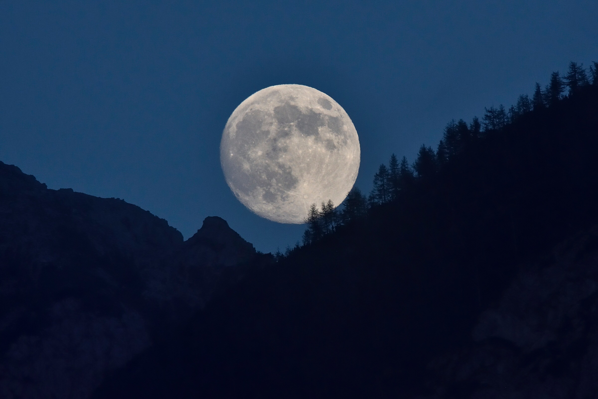 Sorgere di luna a Sappada