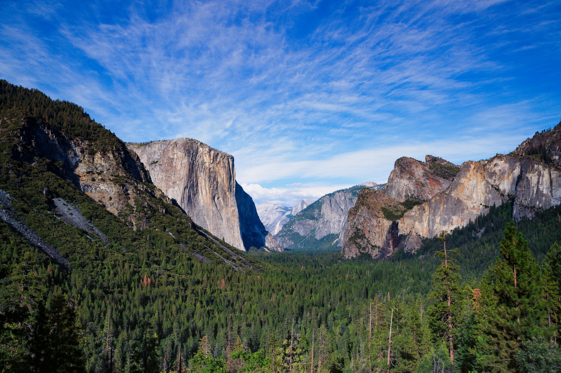 Panorama on Yosemite Valley from Tunnel View