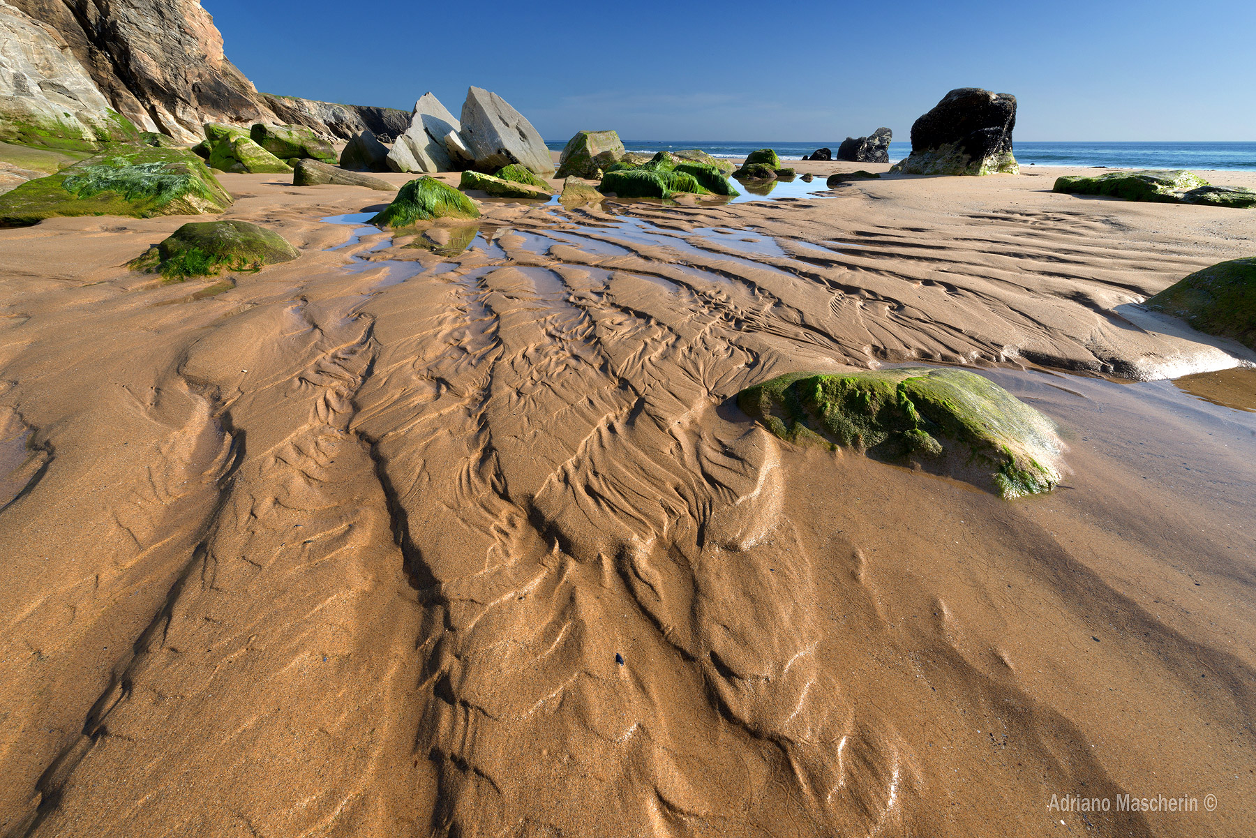 Grafie sulla spiaggia di Port Blanc