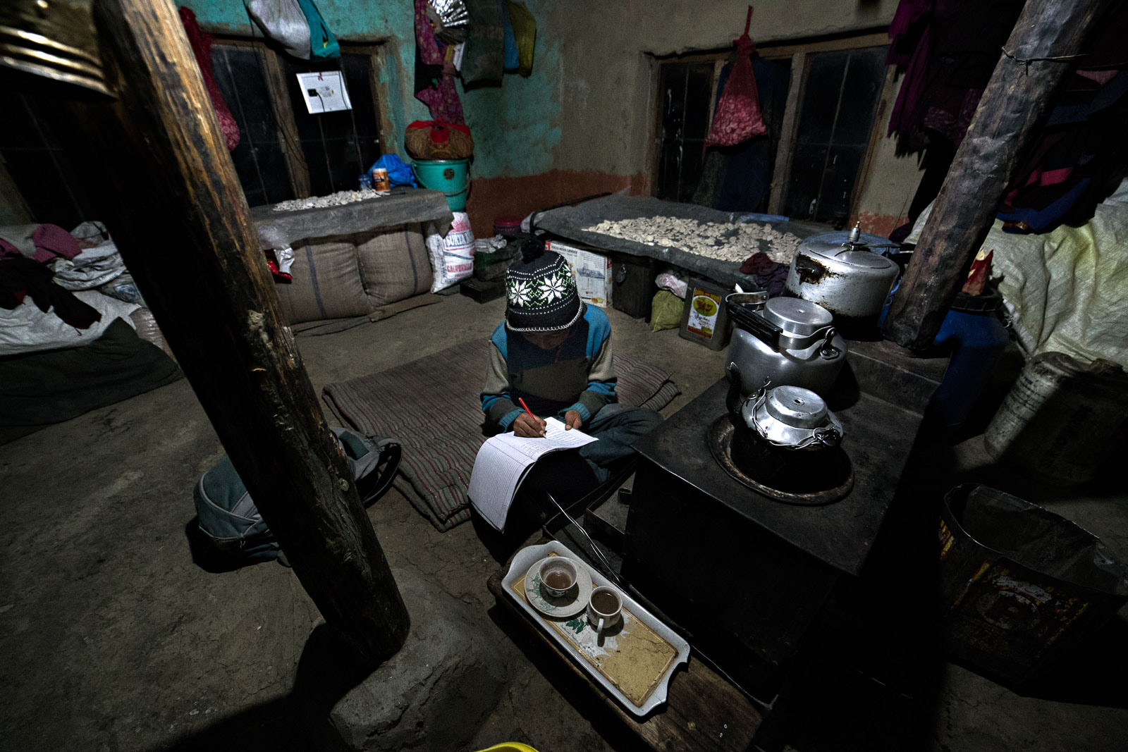 Child in kitchen Zanskar