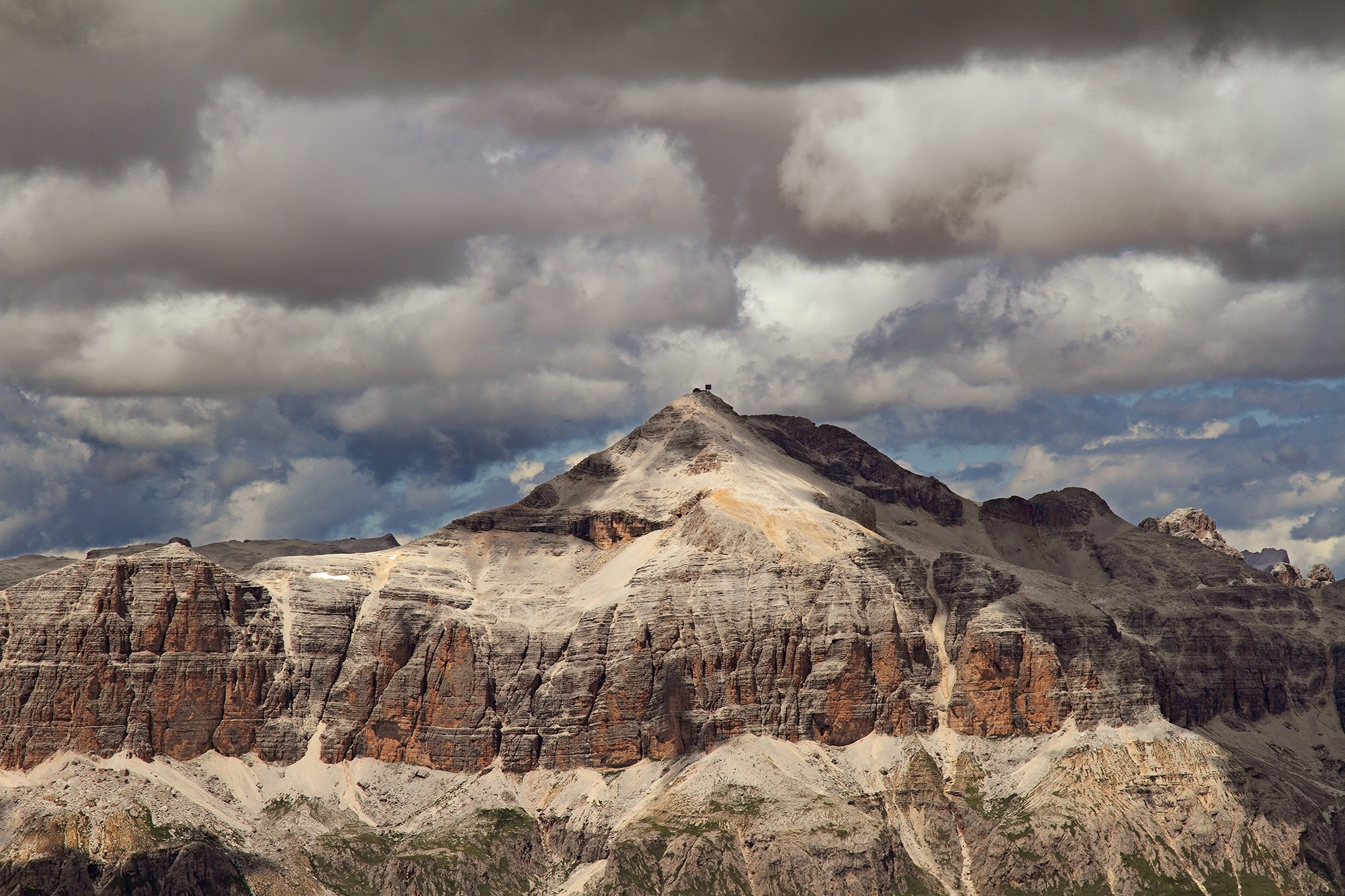 Dalla cima della Marmolada il Pizzo Boè