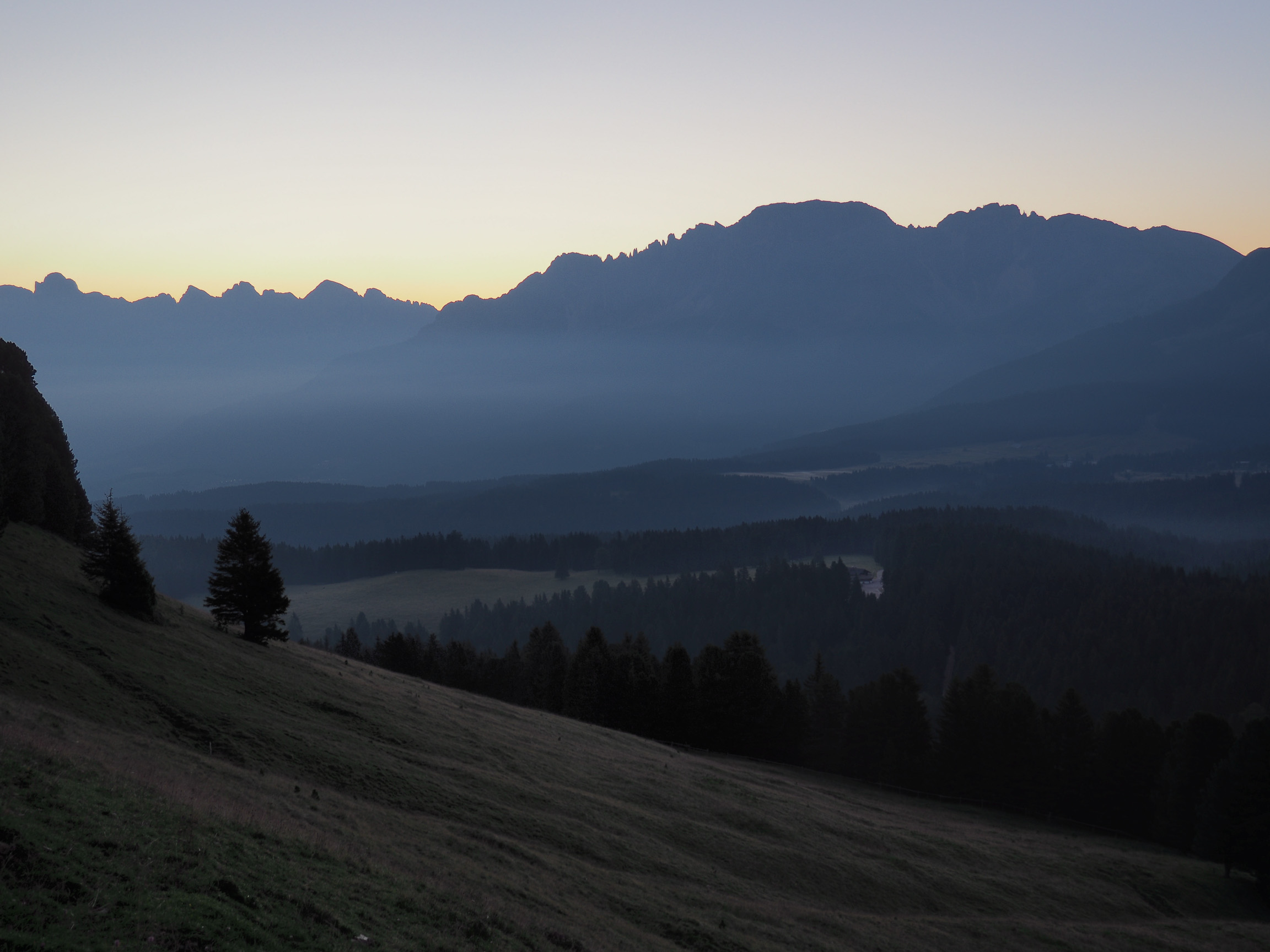 Aspettando l'alba (hdr in macchina)