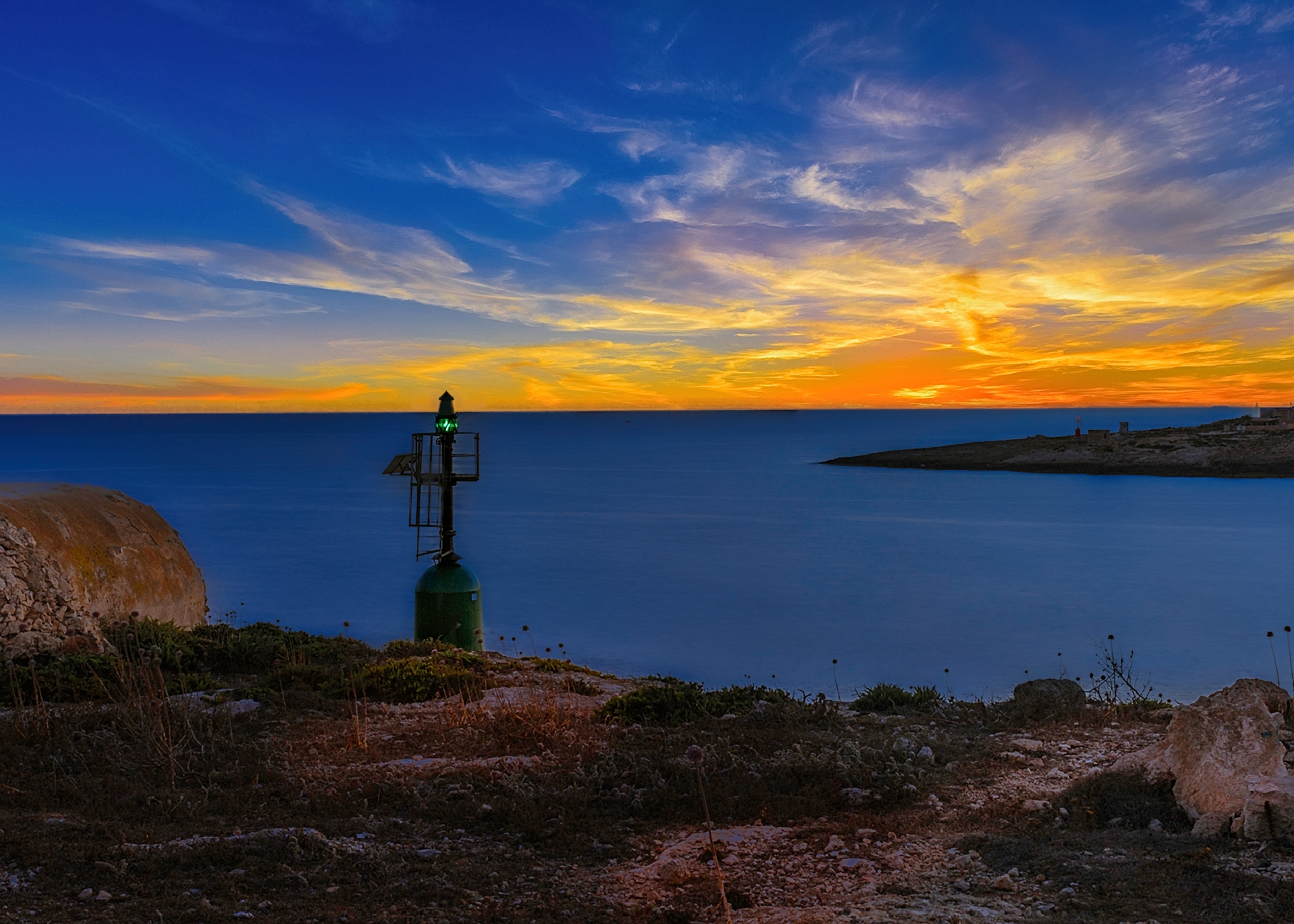 La luce che guida al tramonto