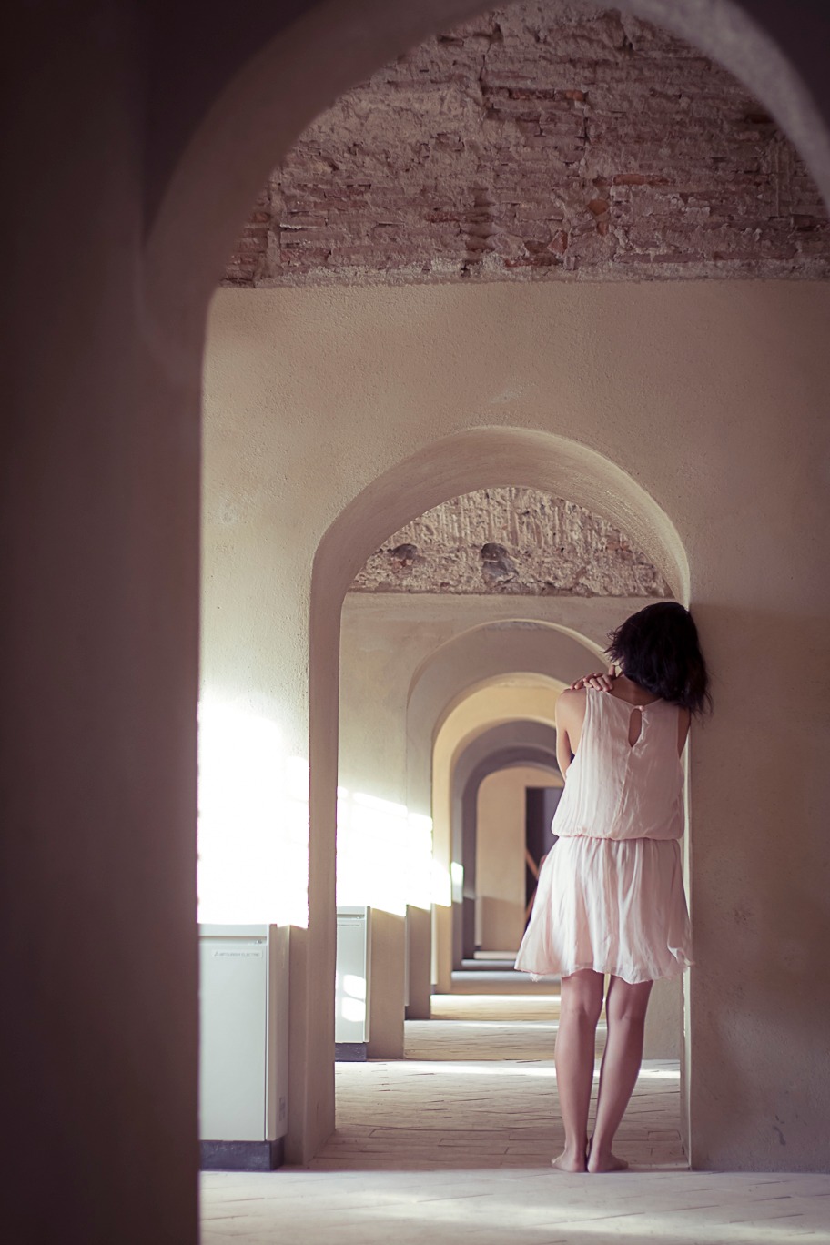 Lost ... in a labyrinth, through one thousand open doors