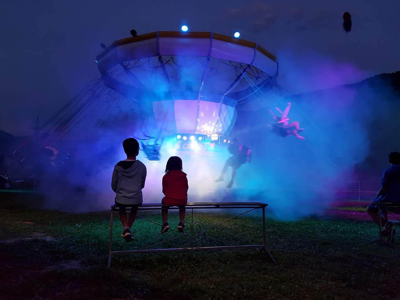 Guardando le giostre