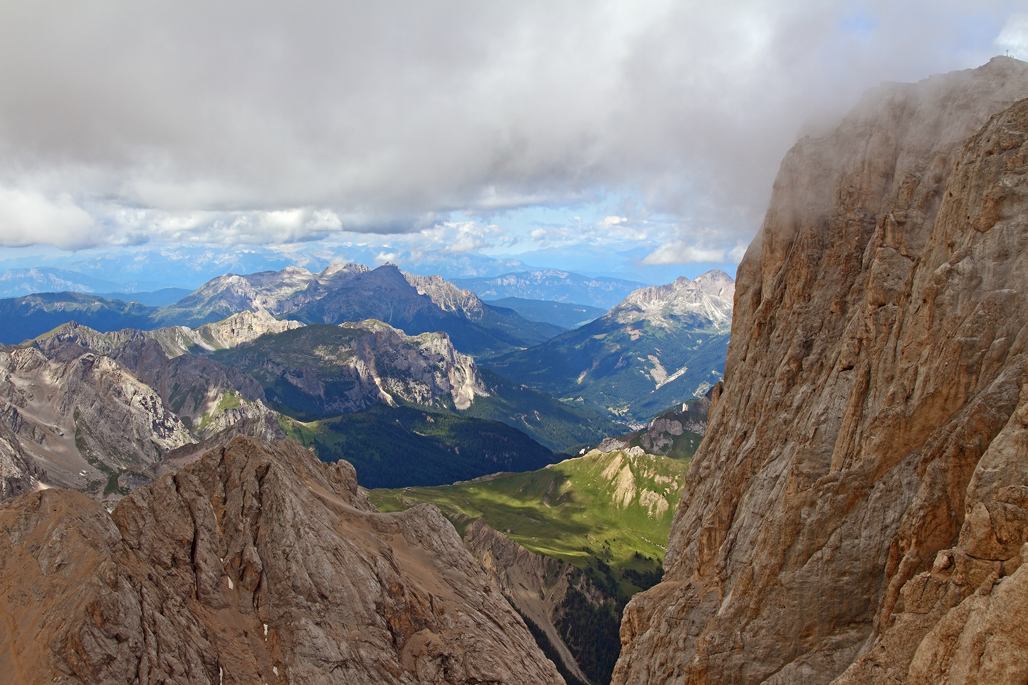 Dalla cima della Marmolada Punta Penia e Punta dell'Omo