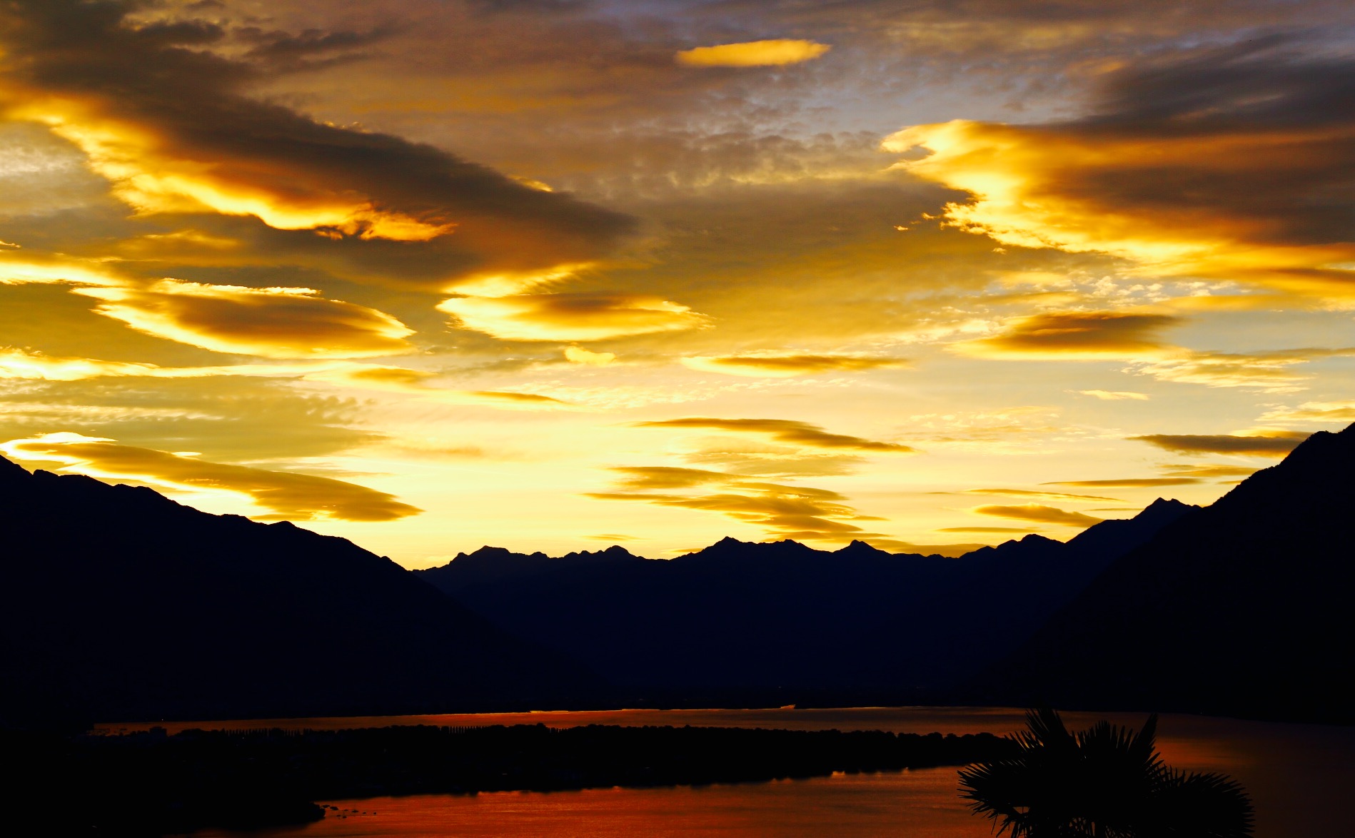 Alba sul Lago Maggiore