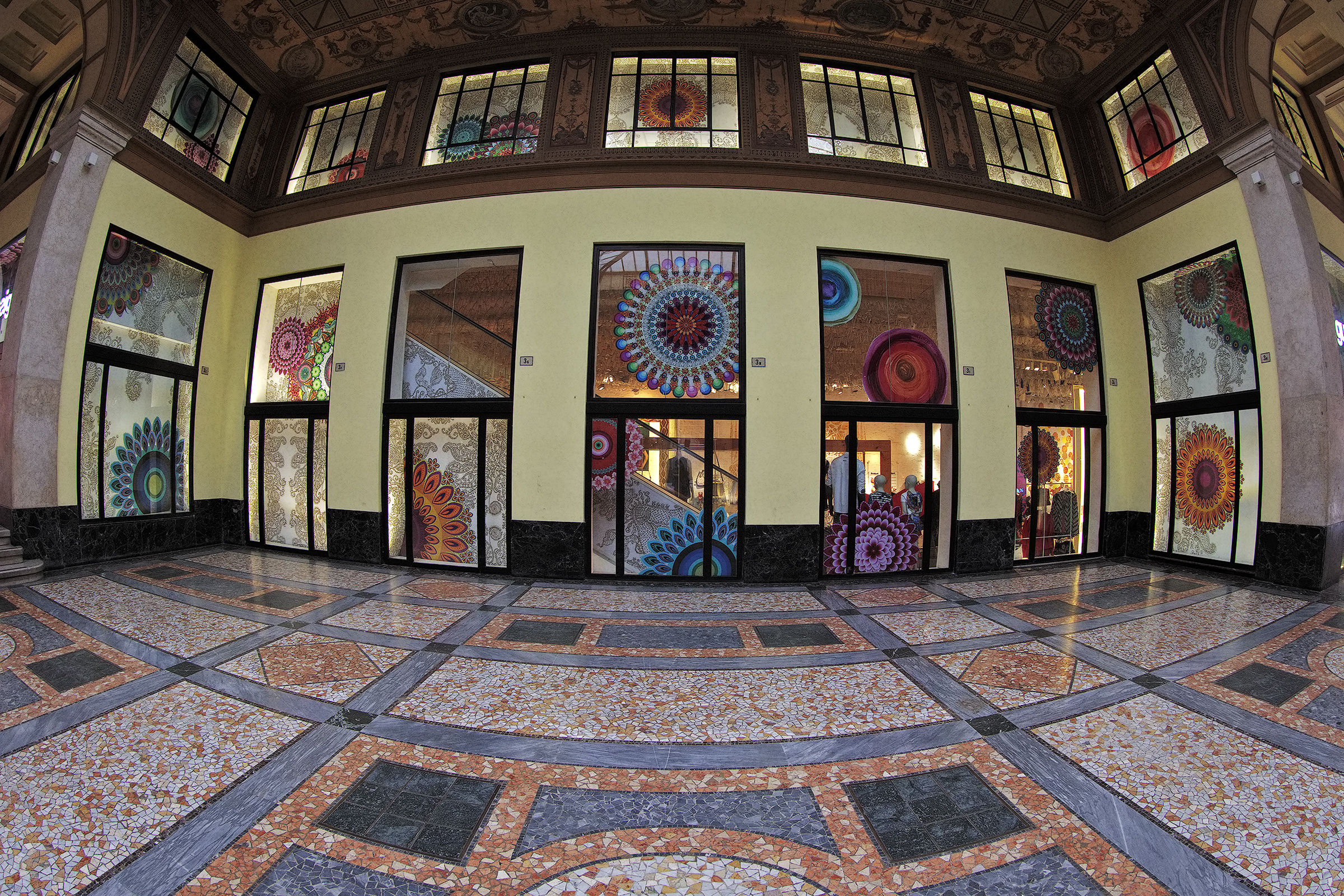 Una galleria a colori