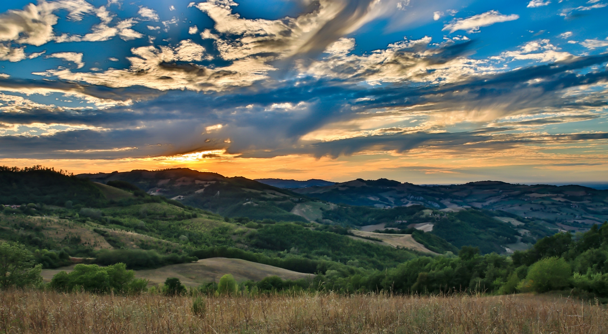 Tramonto sulle valli piacentine